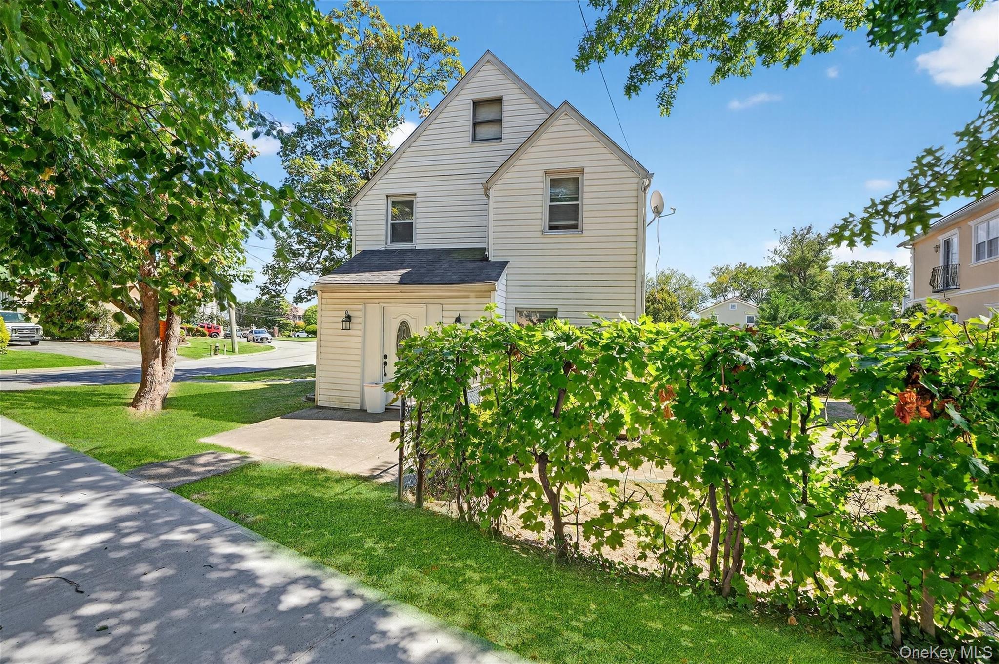 Single Family Country Club Road Bronx, NY 10465, MLS-914389-45