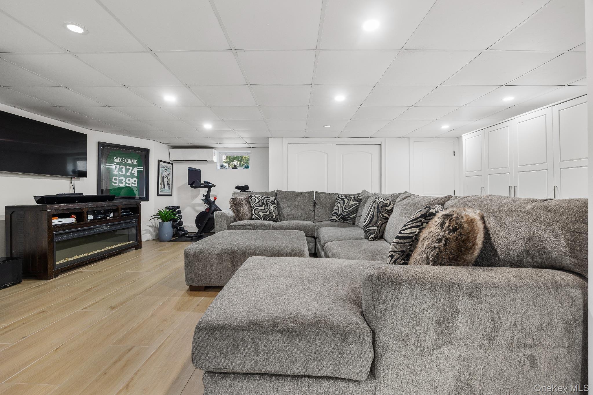 Single Family Wolf Hill Suffolk County, NY 11746, MLS-914396-24