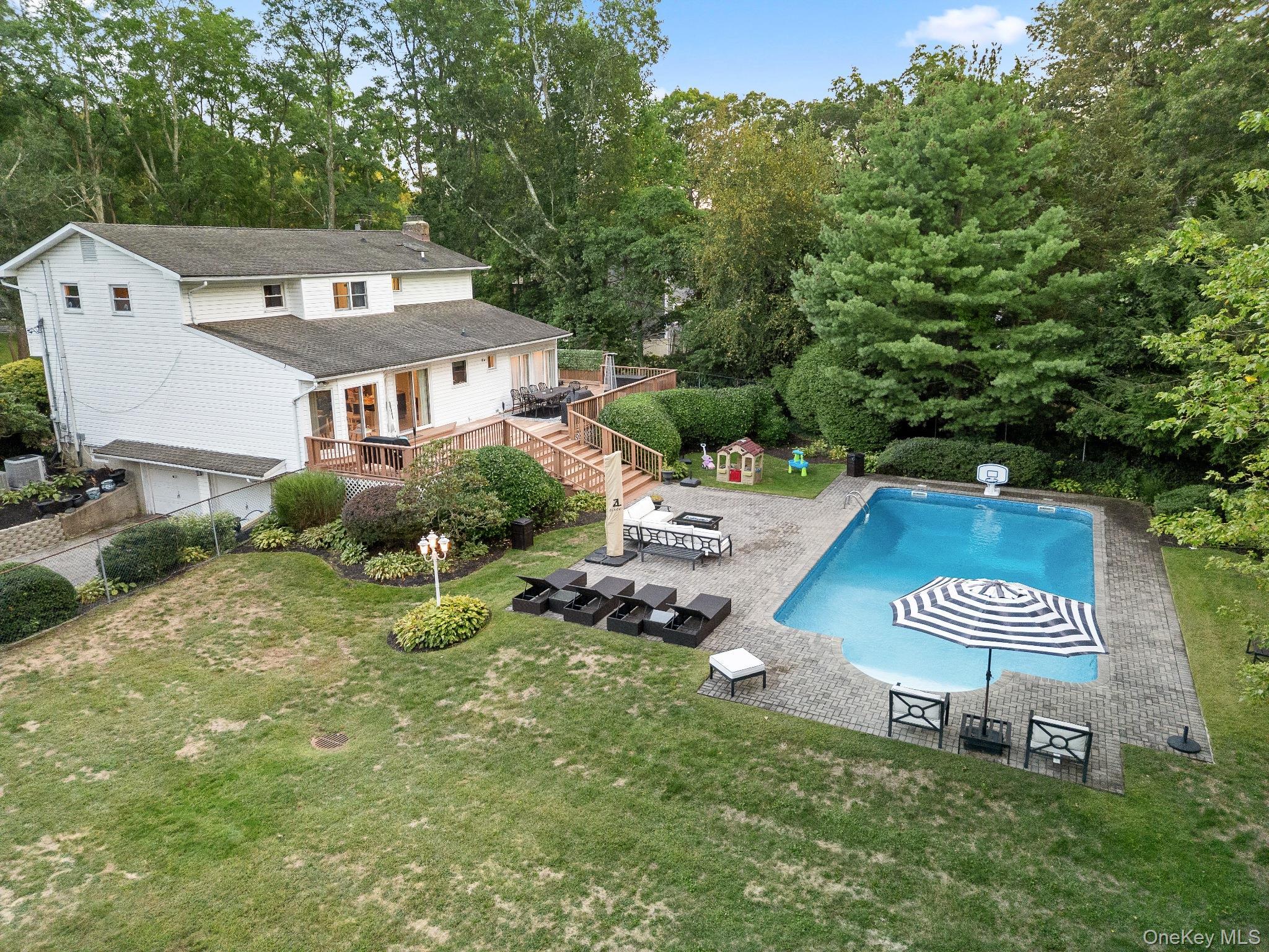 Single Family Wolf Hill Suffolk County, NY 11746, MLS-914396-31