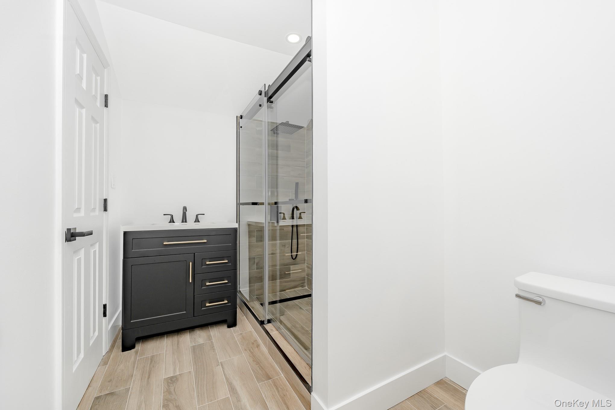 Single Family Calvert Suffolk County, NY 11704, MLS-914439-16