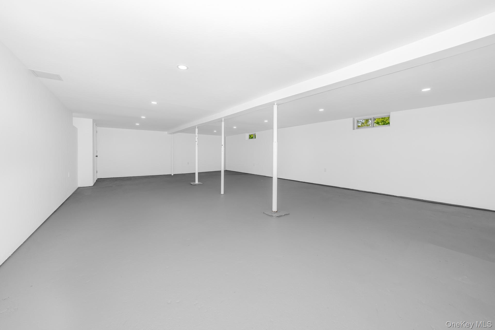 Single Family Calvert Suffolk County, NY 11704, MLS-914439-21