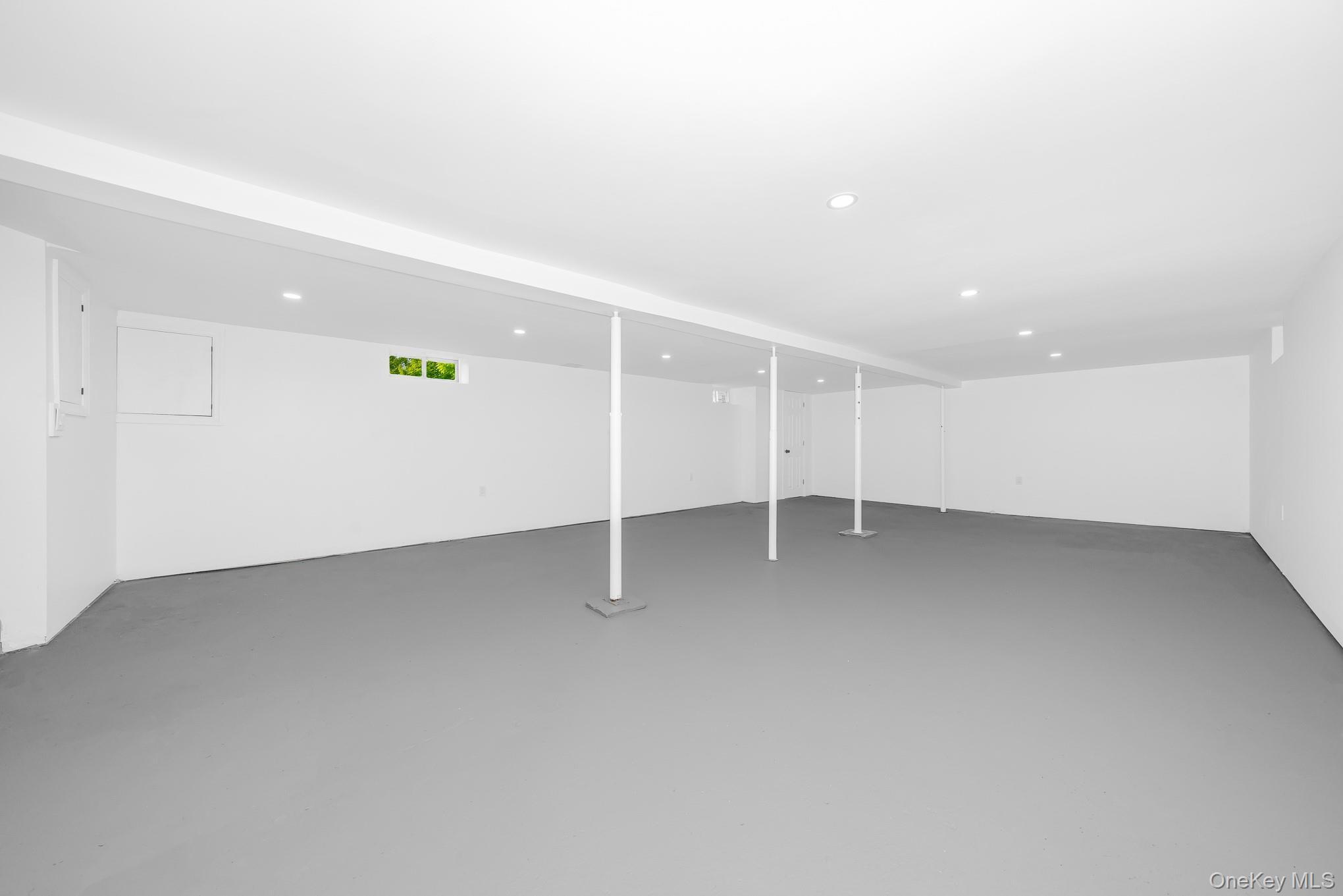 Single Family Calvert Suffolk County, NY 11704, MLS-914439-22