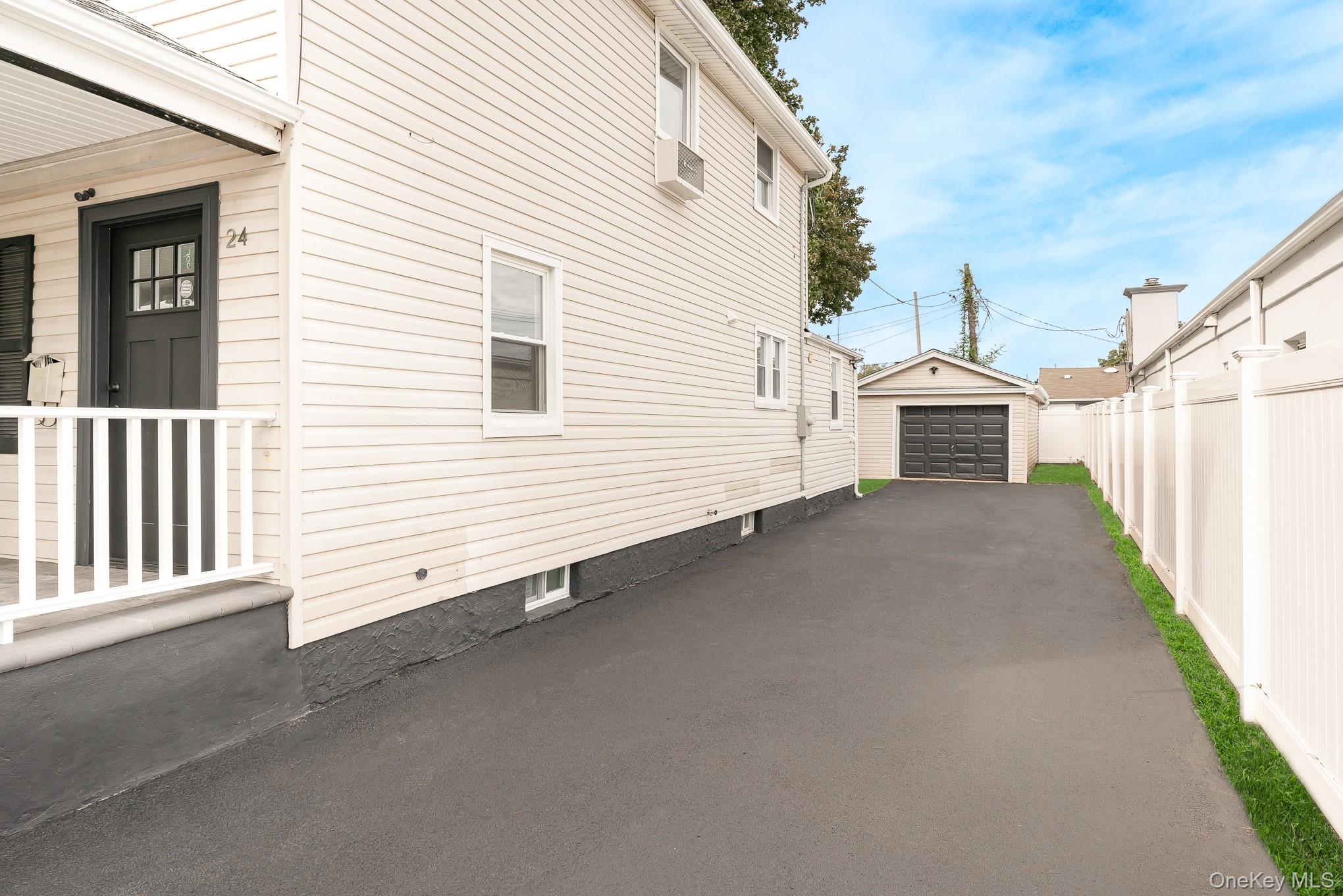 Single Family Calvert Suffolk County, NY 11704, MLS-914439-3