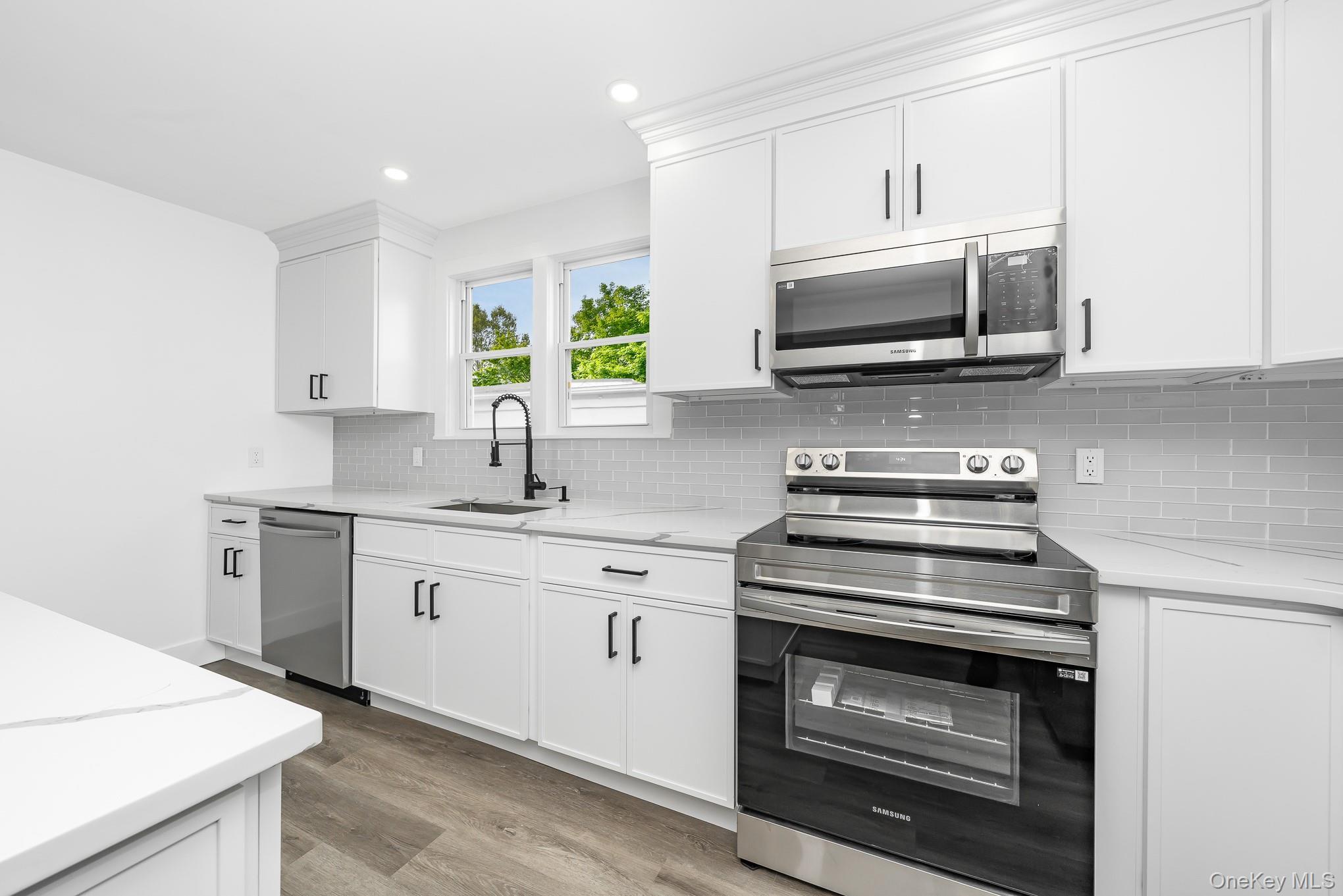 Single Family Calvert Suffolk County, NY 11704, MLS-914439-6