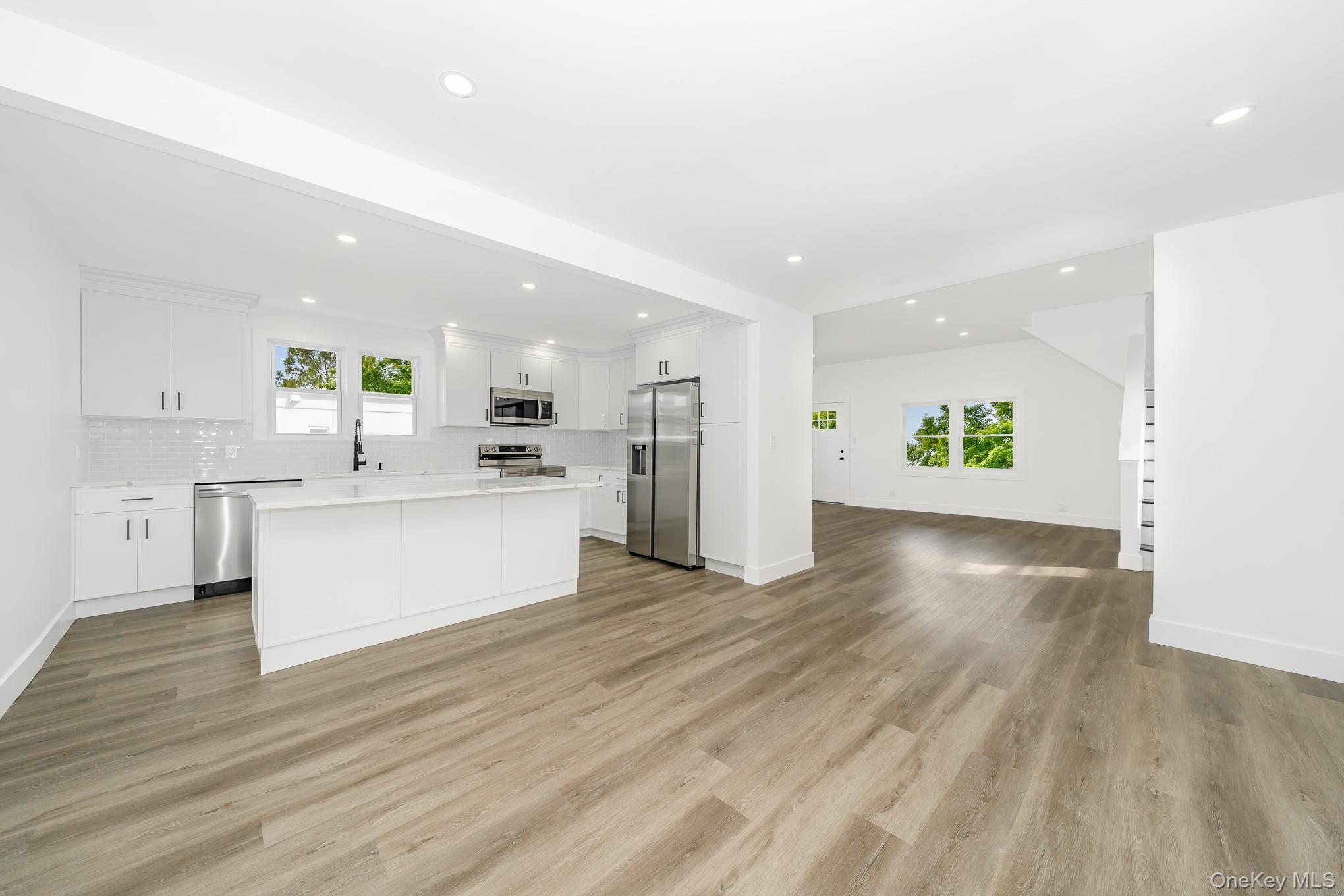 Single Family Calvert Suffolk County, NY 11704, MLS-914439-7