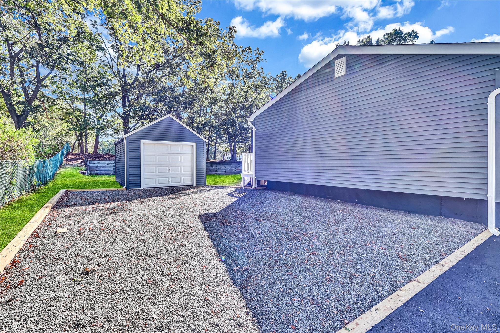 Single Family Fawn  Suffolk County, NY 11720, MLS-914518-16