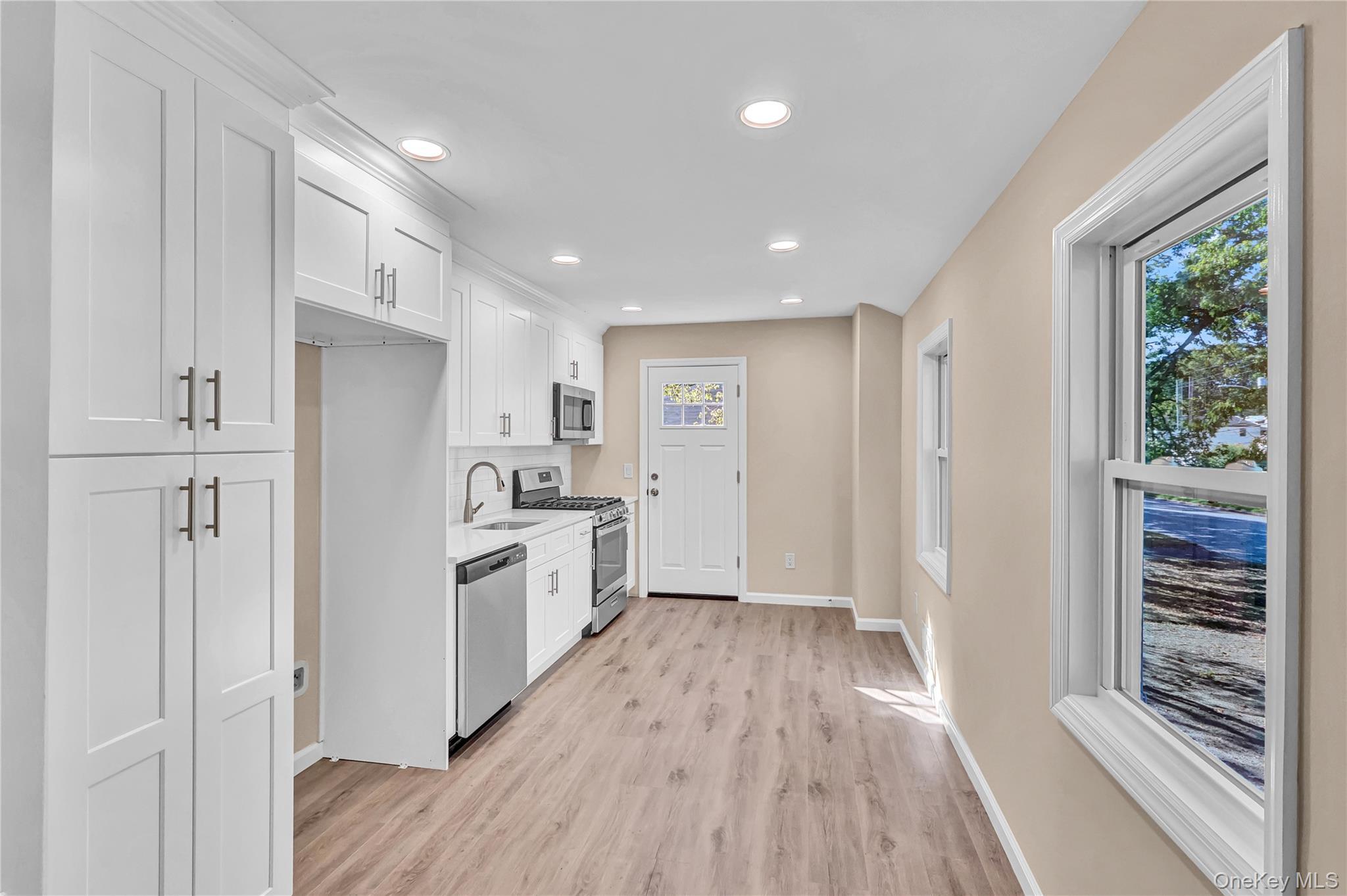 Single Family Fawn  Suffolk County, NY 11720, MLS-914518-6