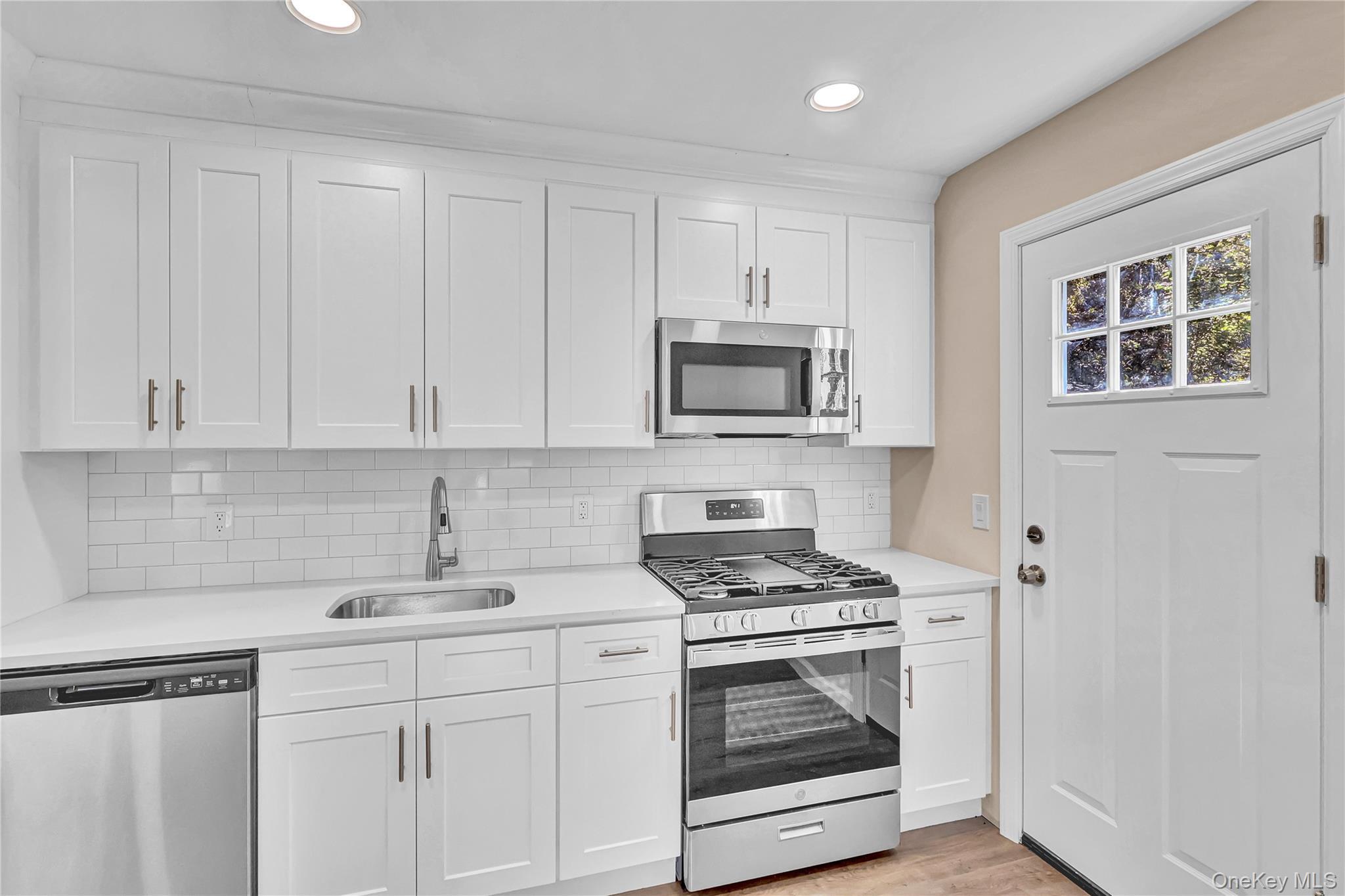 Single Family Fawn  Suffolk County, NY 11720, MLS-914518-7