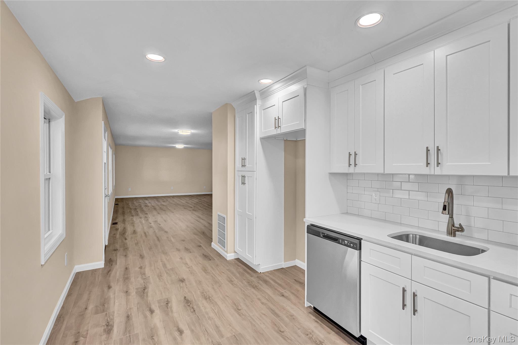 Single Family Fawn  Suffolk County, NY 11720, MLS-914518-8