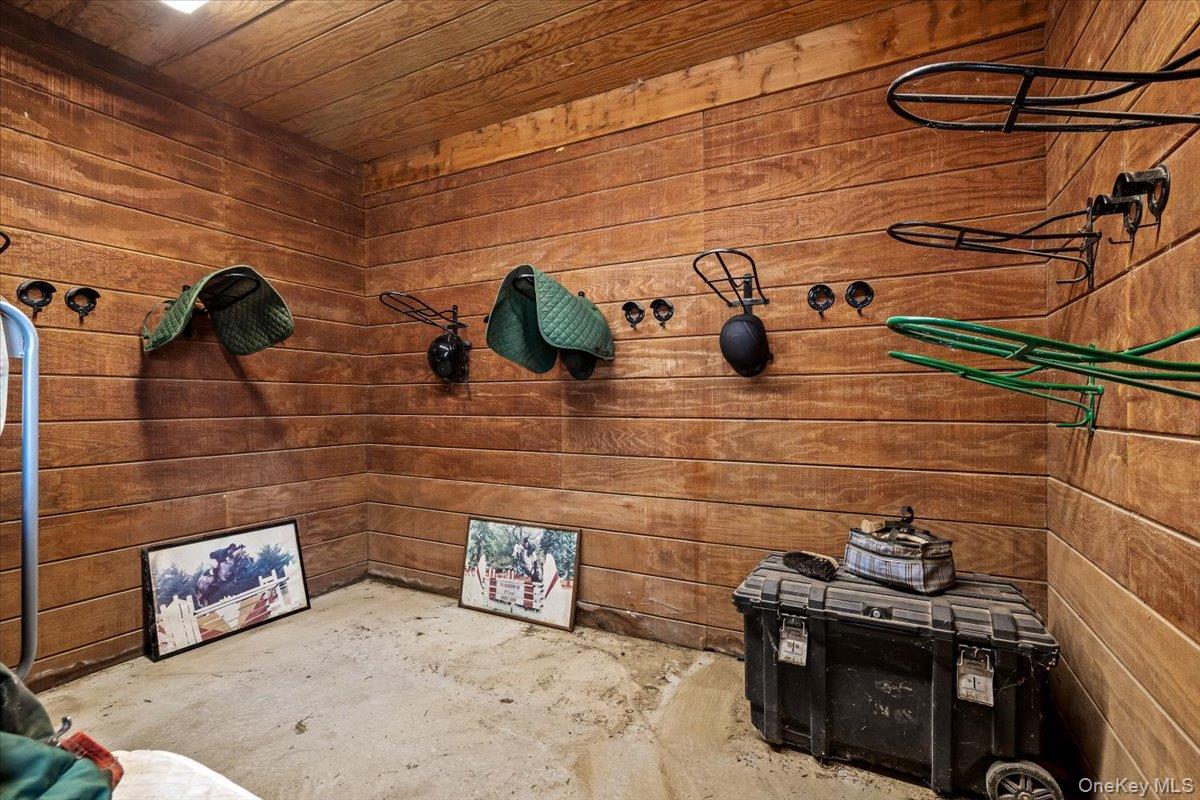 Single Family Middle Suffolk County, NY 11933, MLS-914544-11