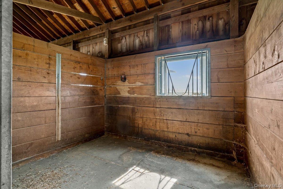 Single Family Middle Suffolk County, NY 11933, MLS-914544-9