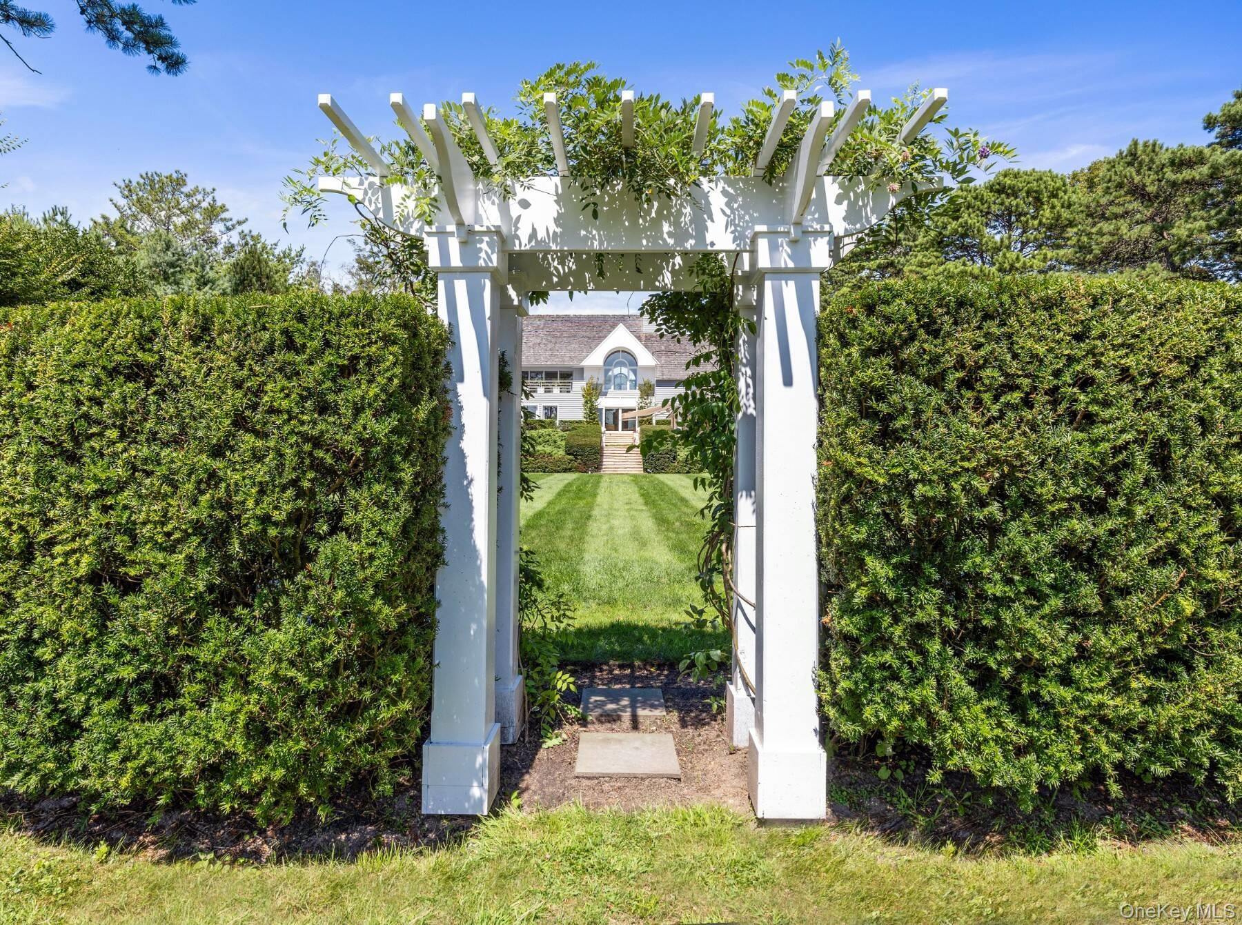 Single Family Hillside Suffolk County, NY 11968, MLS-914642-3