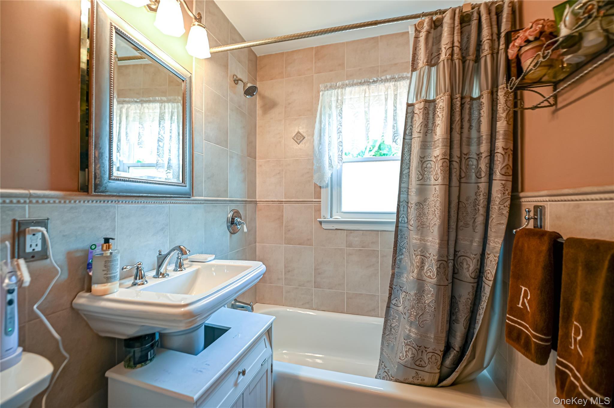 Single Family Garden  Nassau County, NY 11801, MLS-914674-12