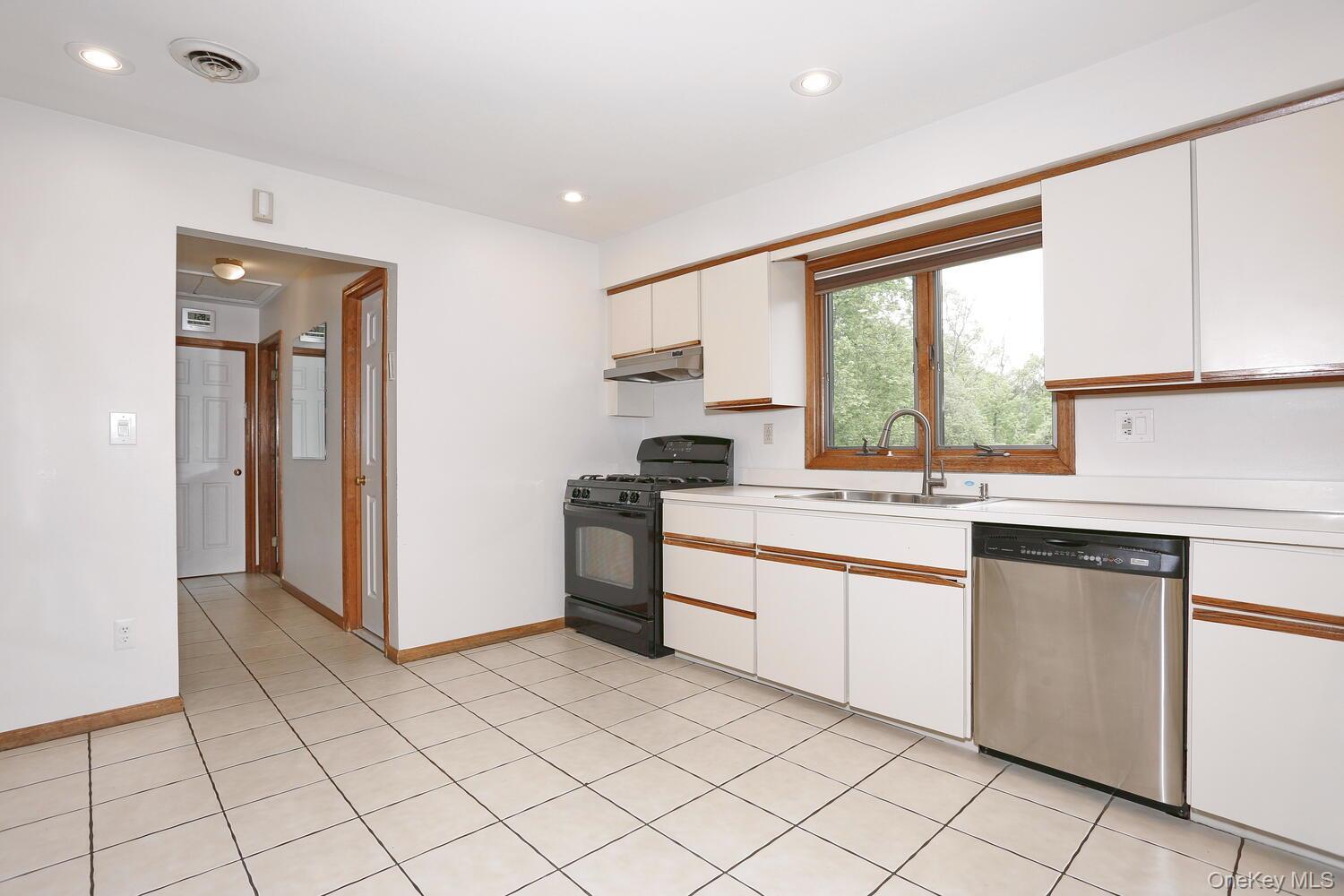 Single Family Larissa Rockland County, NY 10952, MLS-914687-12