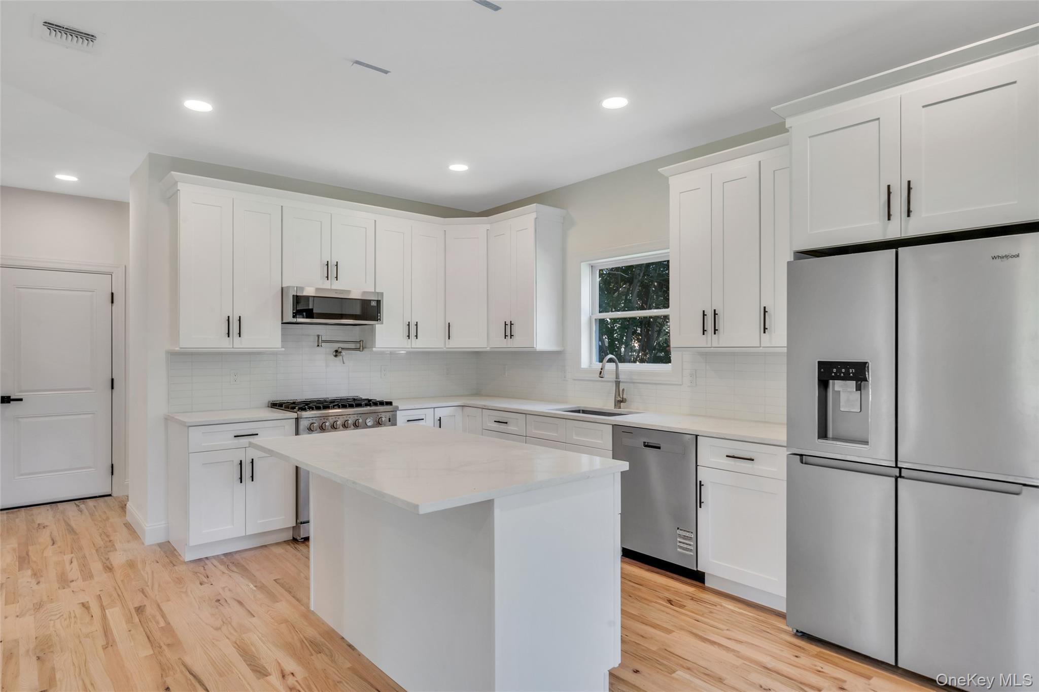 Single Family Pondview Suffolk County, NY 11901, MLS-914709-23