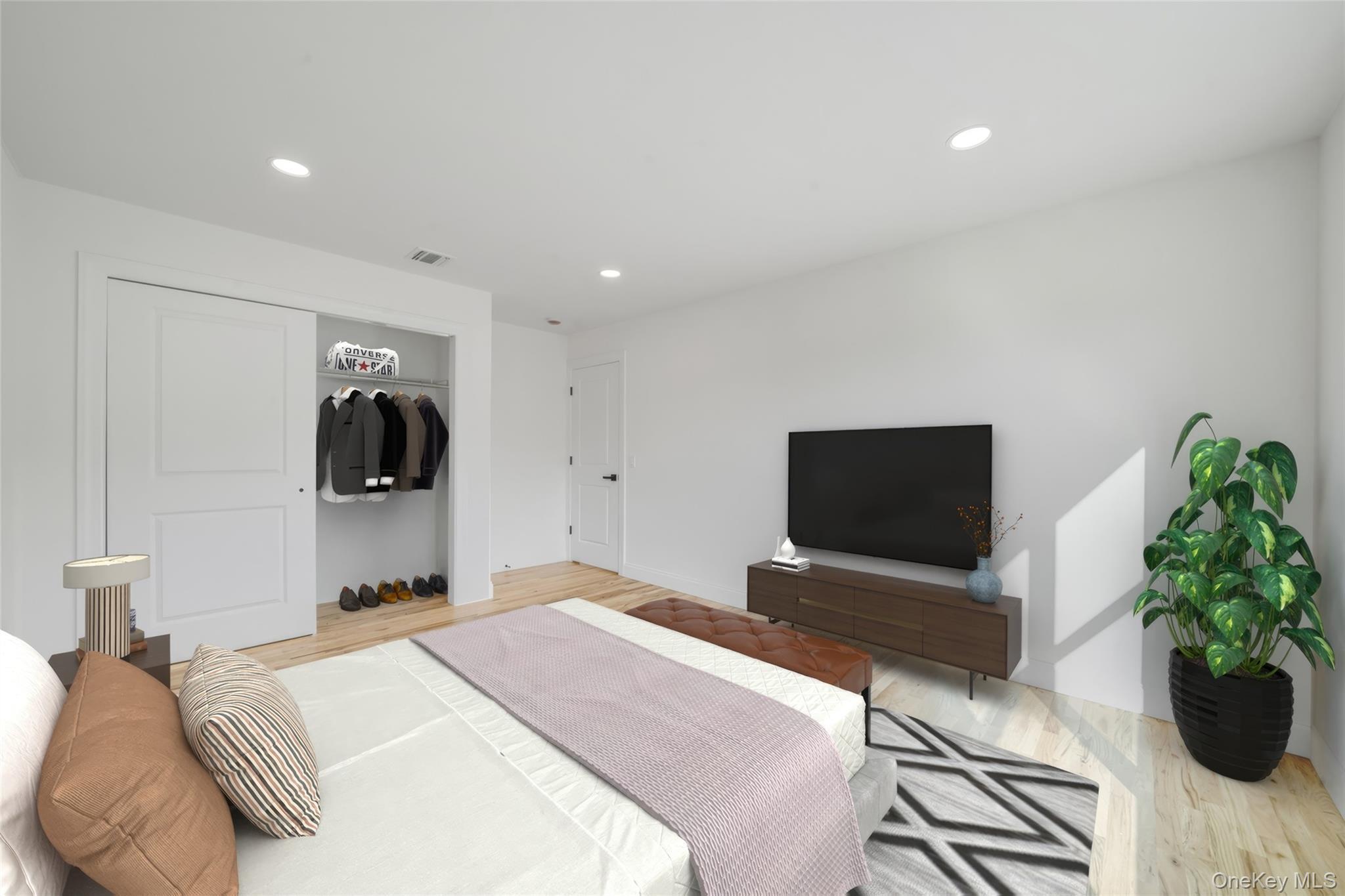 Single Family Pondview Suffolk County, NY 11901, MLS-914709-26