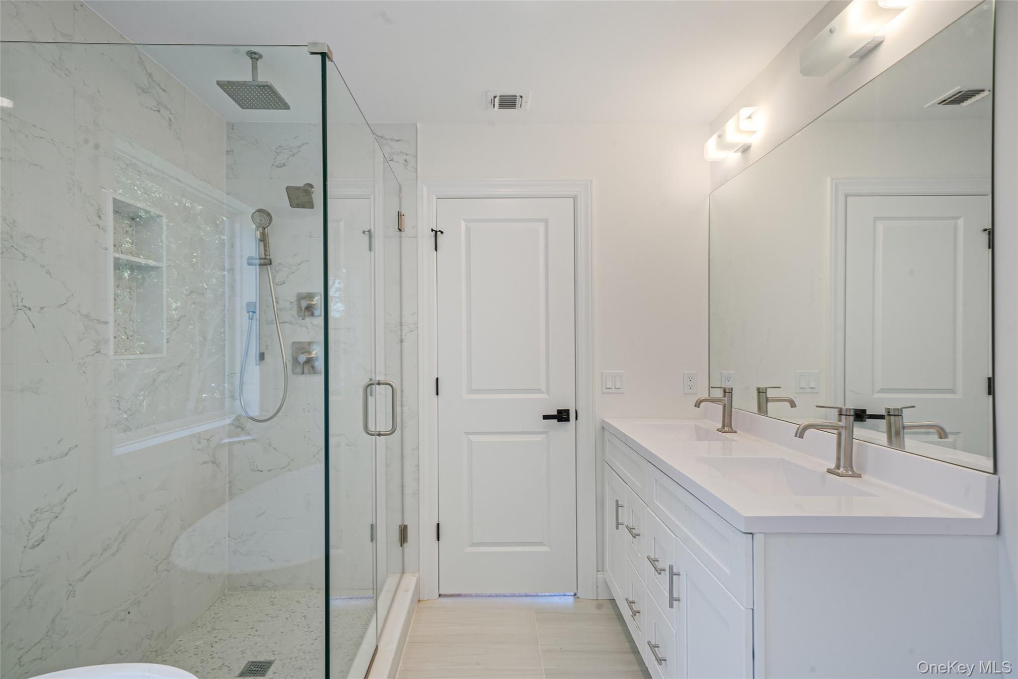 Single Family Pondview Suffolk County, NY 11901, MLS-914709-33