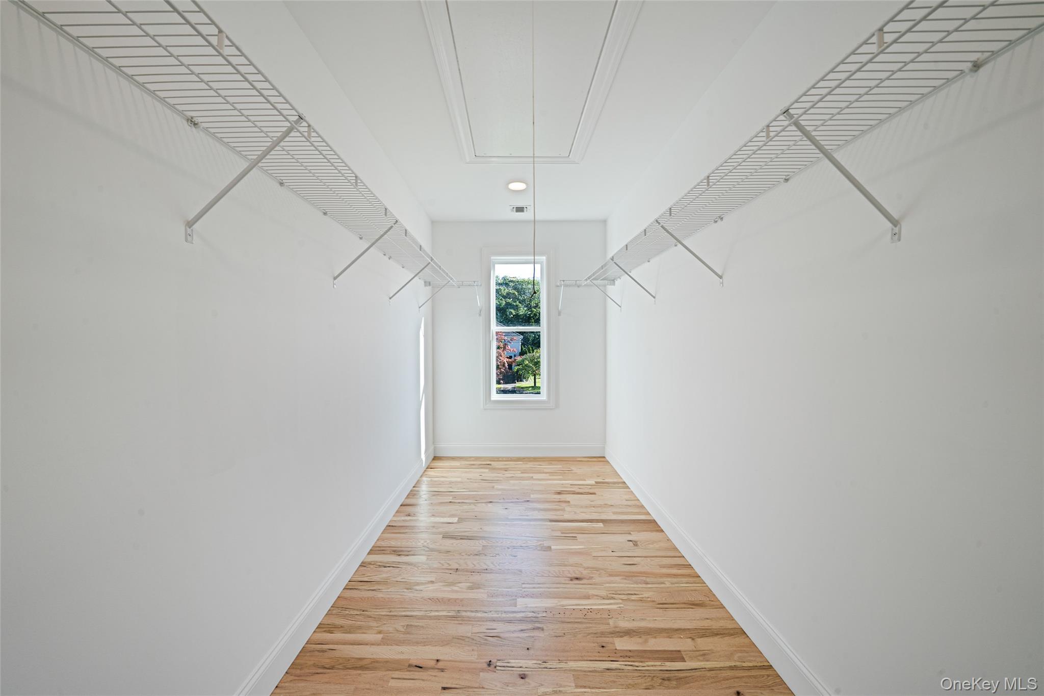 Single Family Pondview Suffolk County, NY 11901, MLS-914709-34