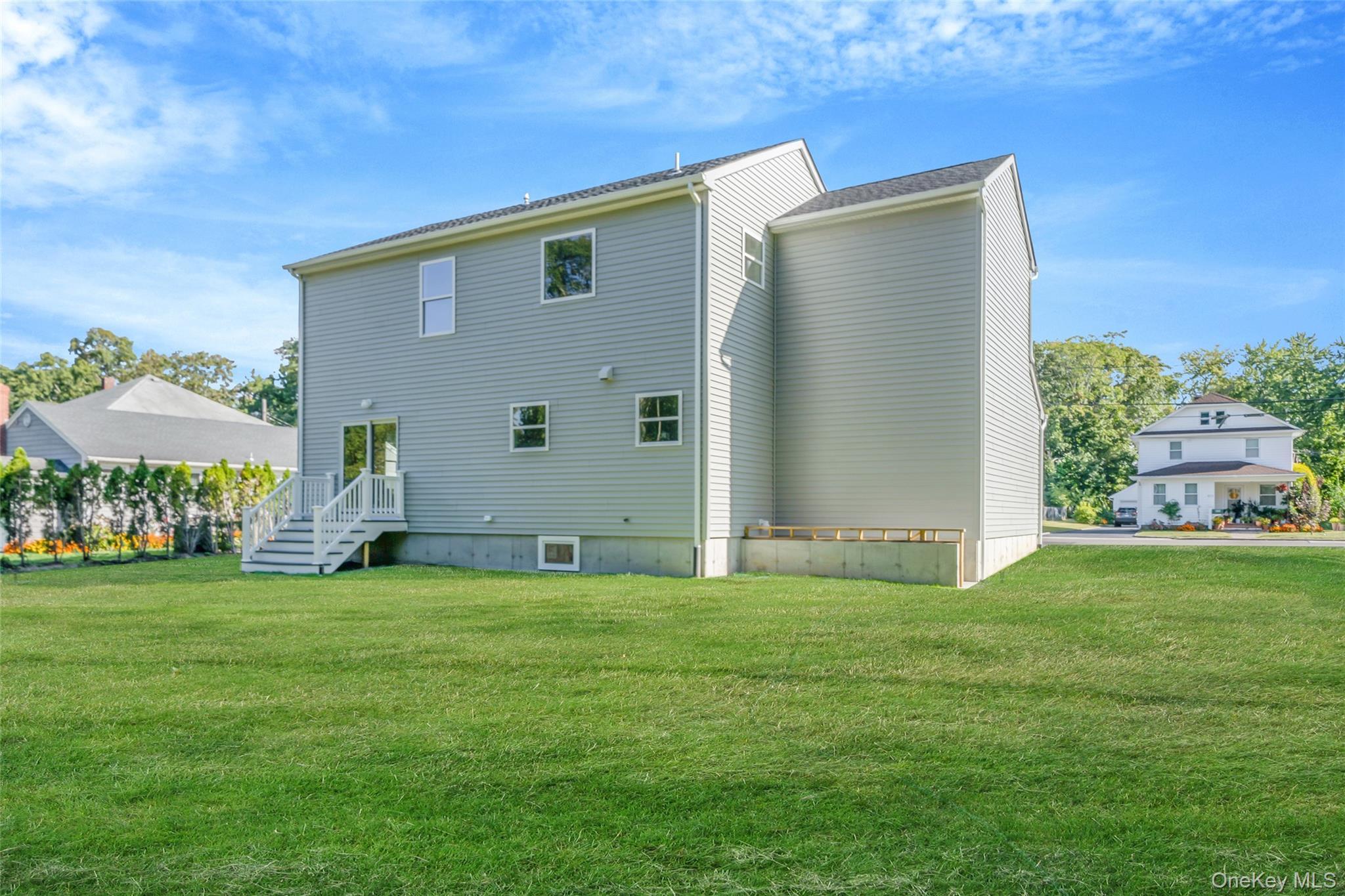 Single Family Pondview Suffolk County, NY 11901, MLS-914709-7