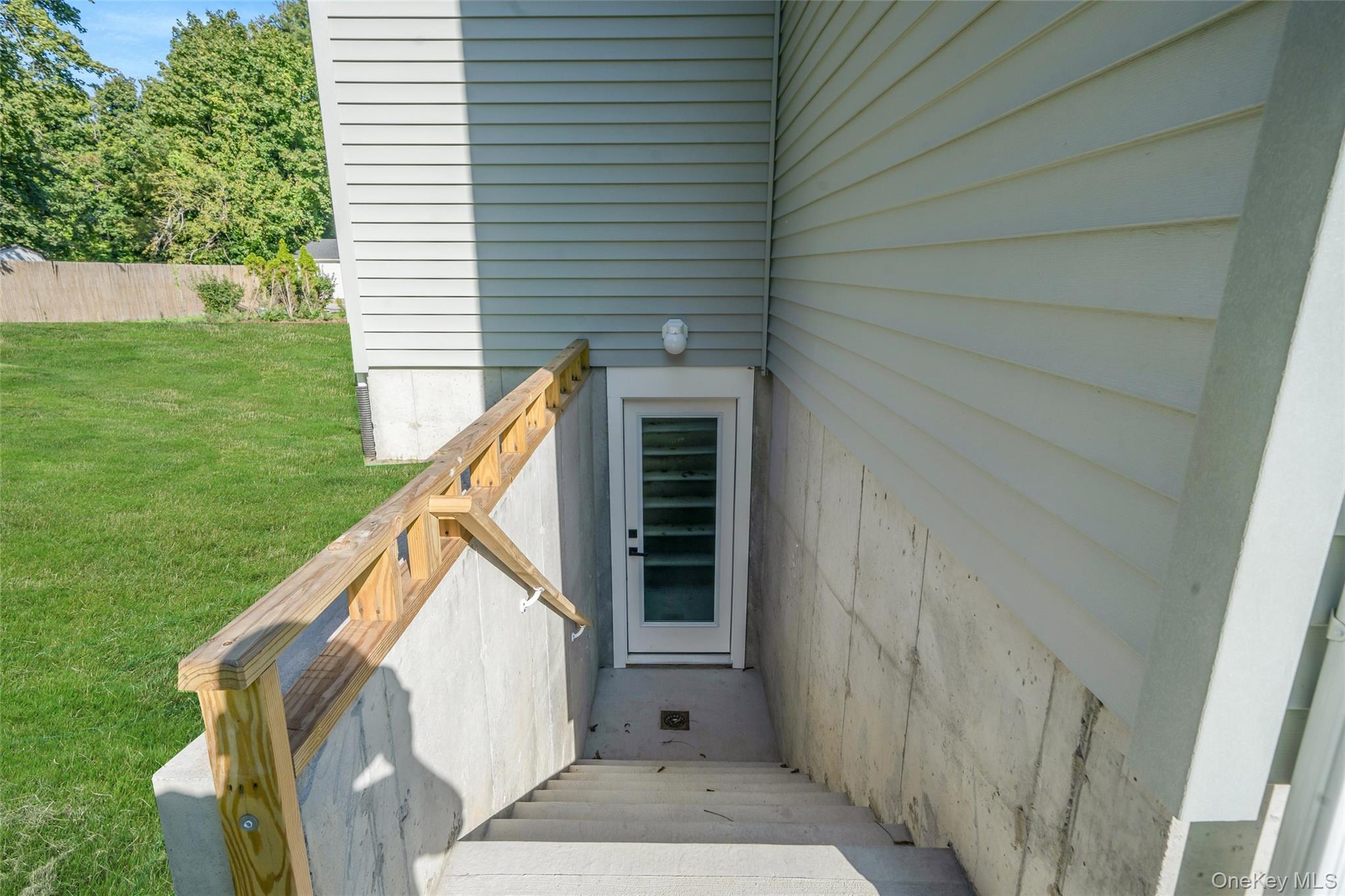 Single Family Pondview Suffolk County, NY 11901, MLS-914709-9