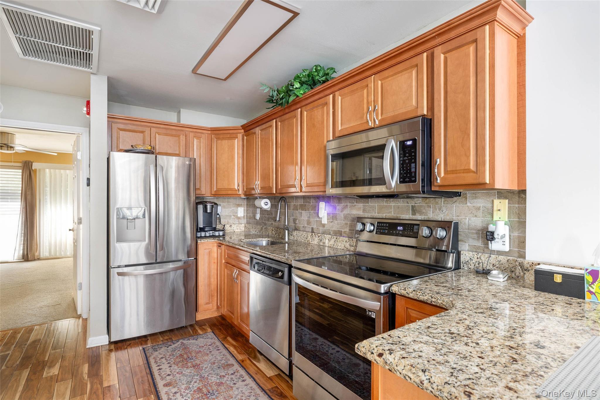 Condo Willow Nassau County, NY 11580, MLS-914772-11