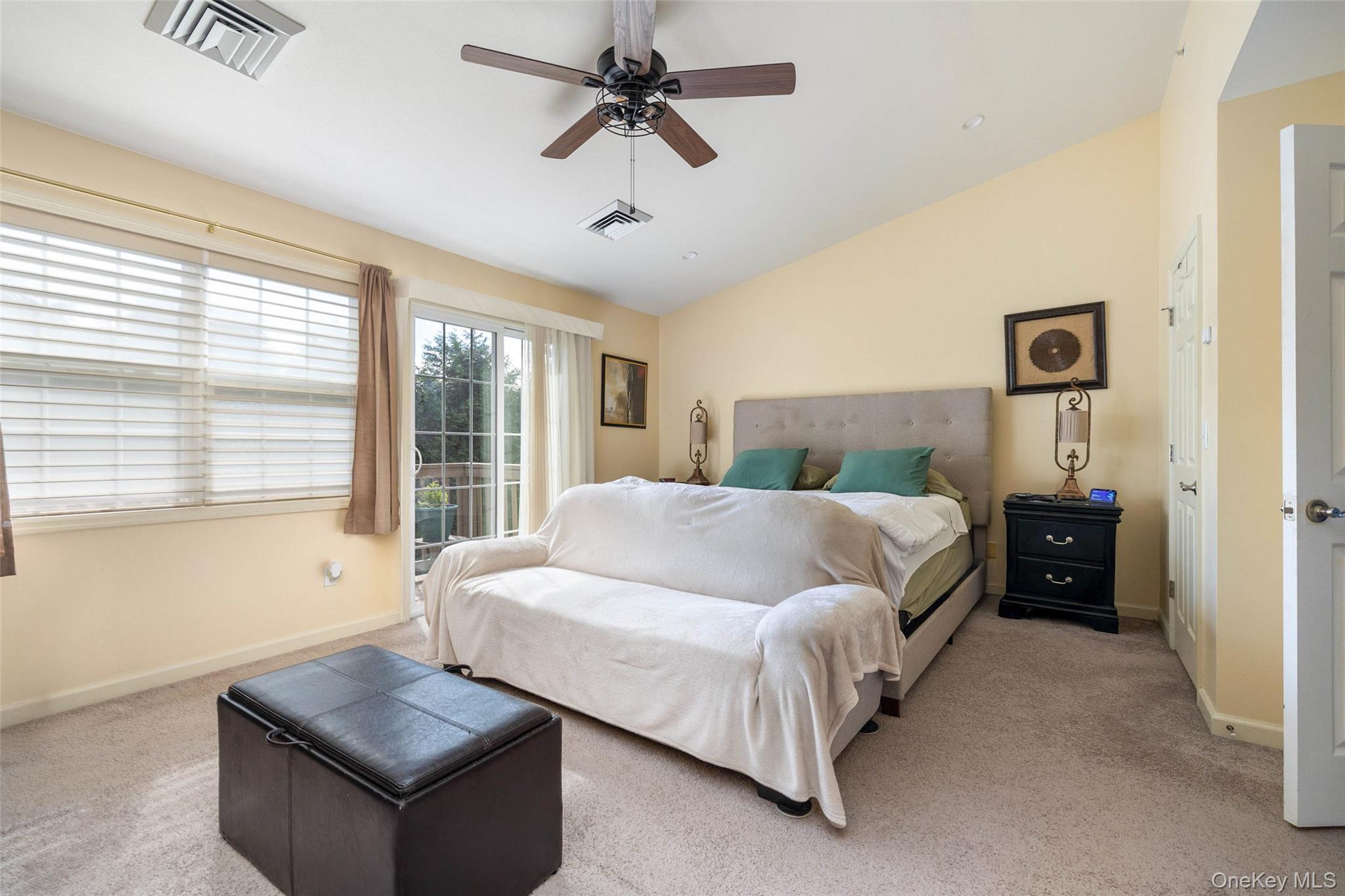 Condo Willow Nassau County, NY 11580, MLS-914772-16