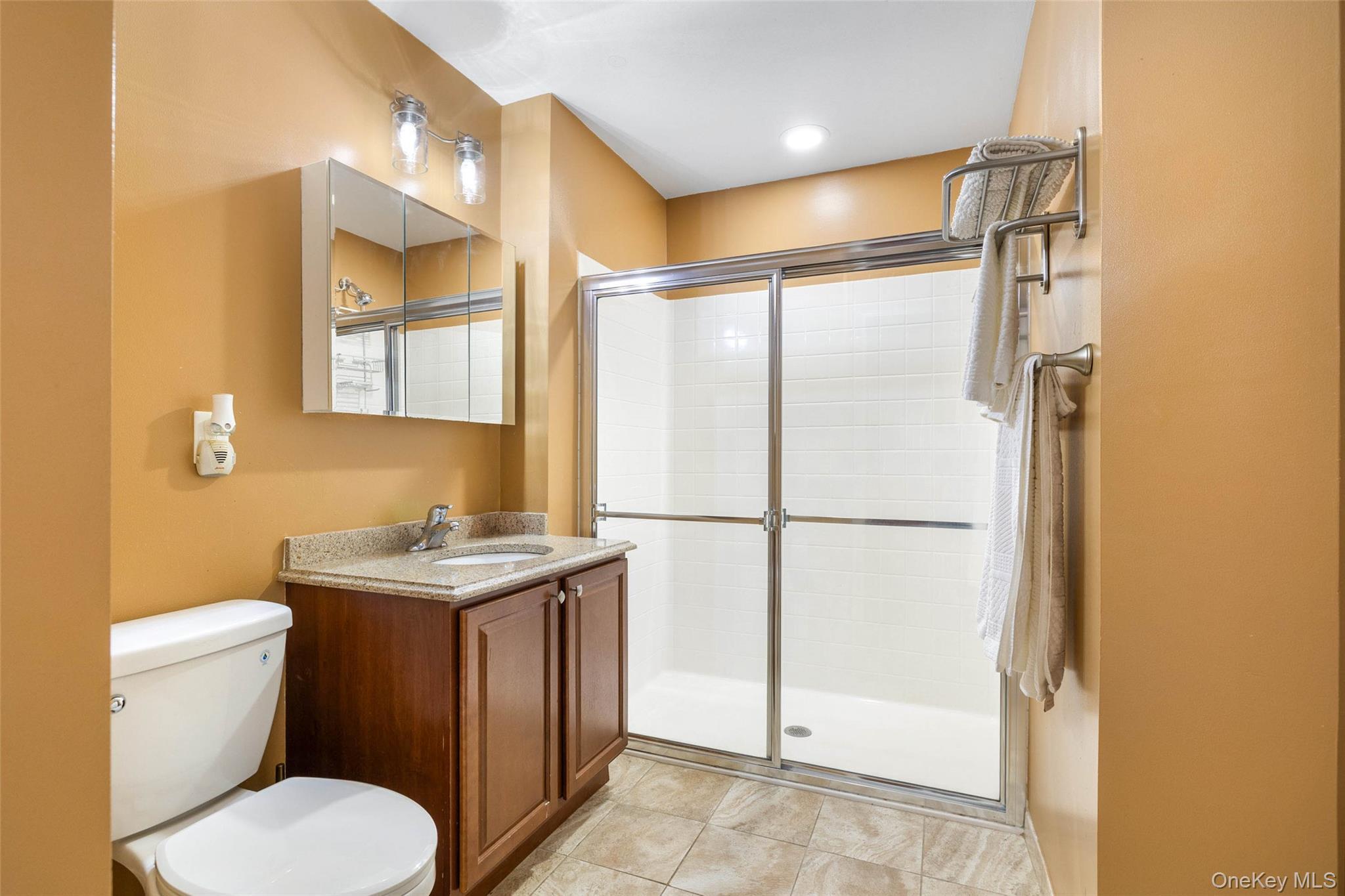 Condo Willow Nassau County, NY 11580, MLS-914772-18