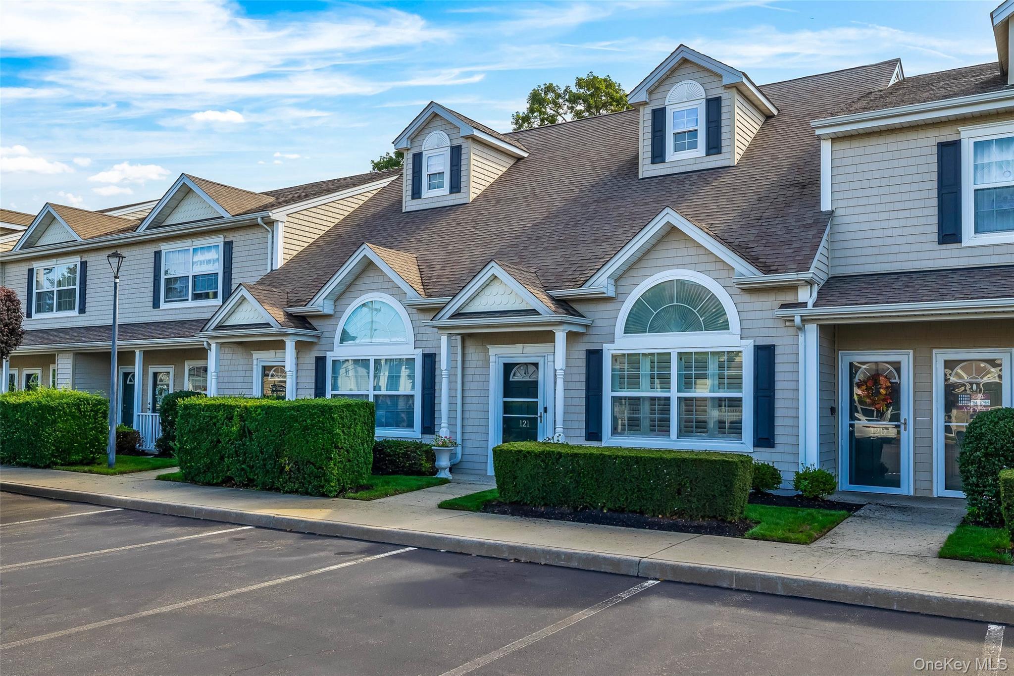 Condo Willow Nassau County, NY 11580, MLS-914772-2