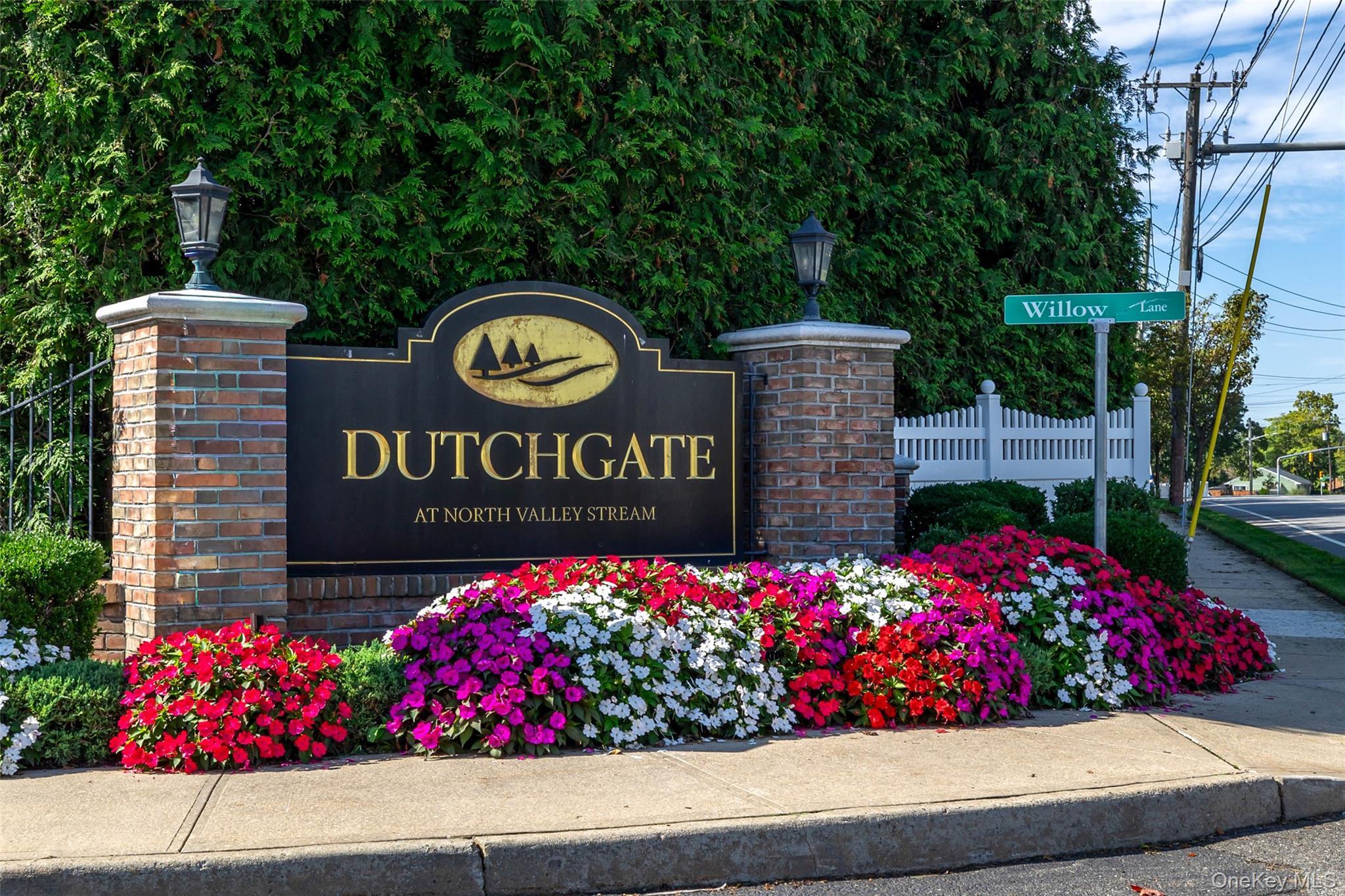 Condo Willow Nassau County, NY 11580, MLS-914772-20