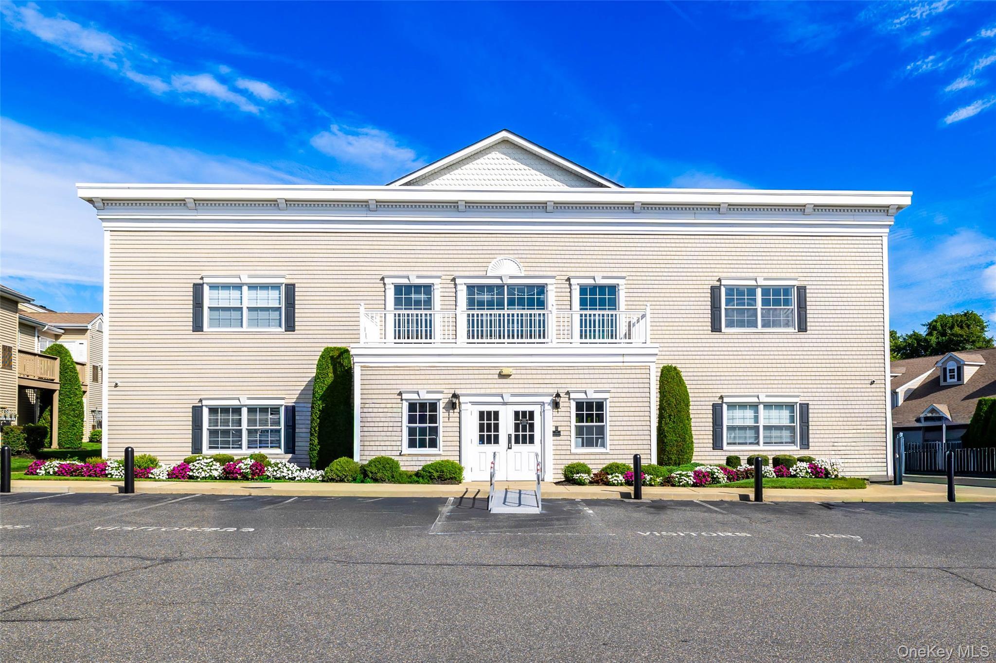 Condo Willow Nassau County, NY 11580, MLS-914772-24