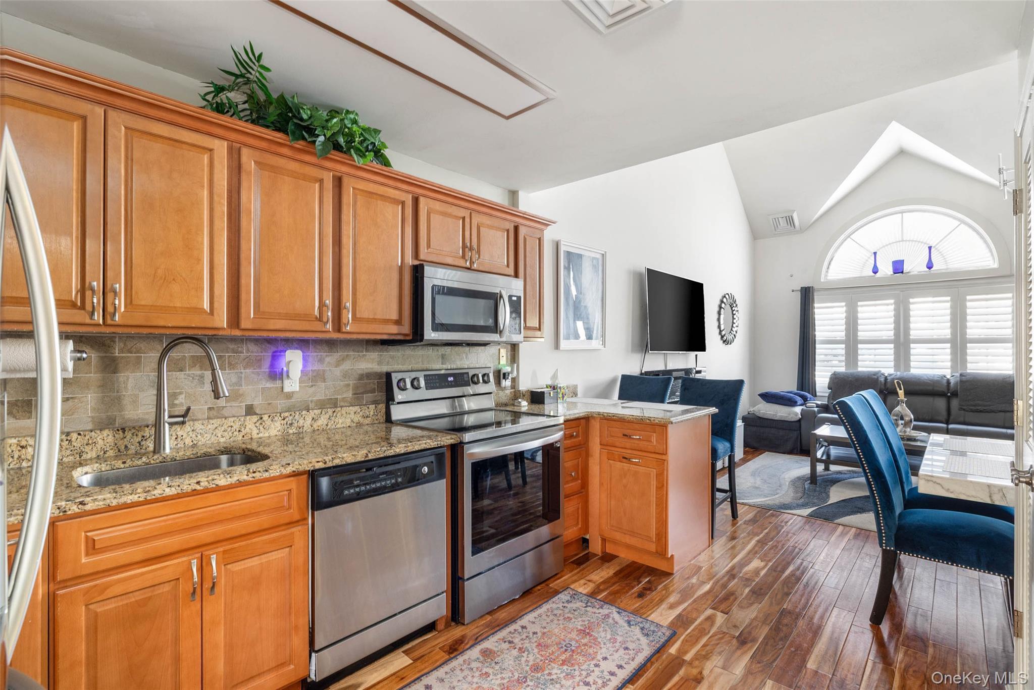 Condo Willow Nassau County, NY 11580, MLS-914772-9