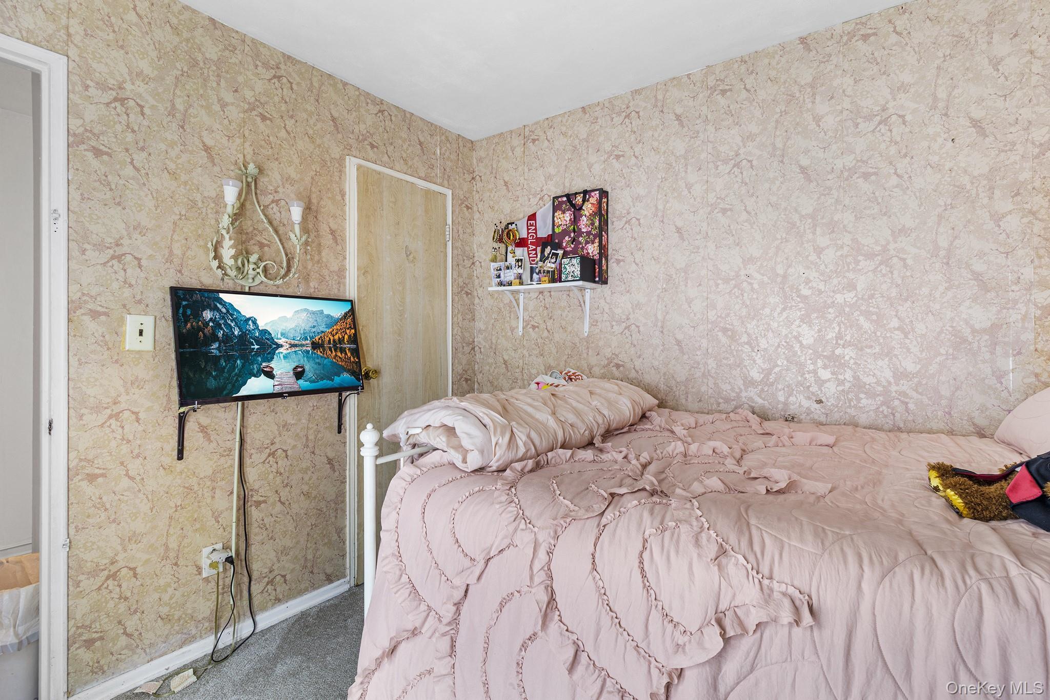 Single Family Holbrook  Suffolk County, NY 11720, MLS-914785-22