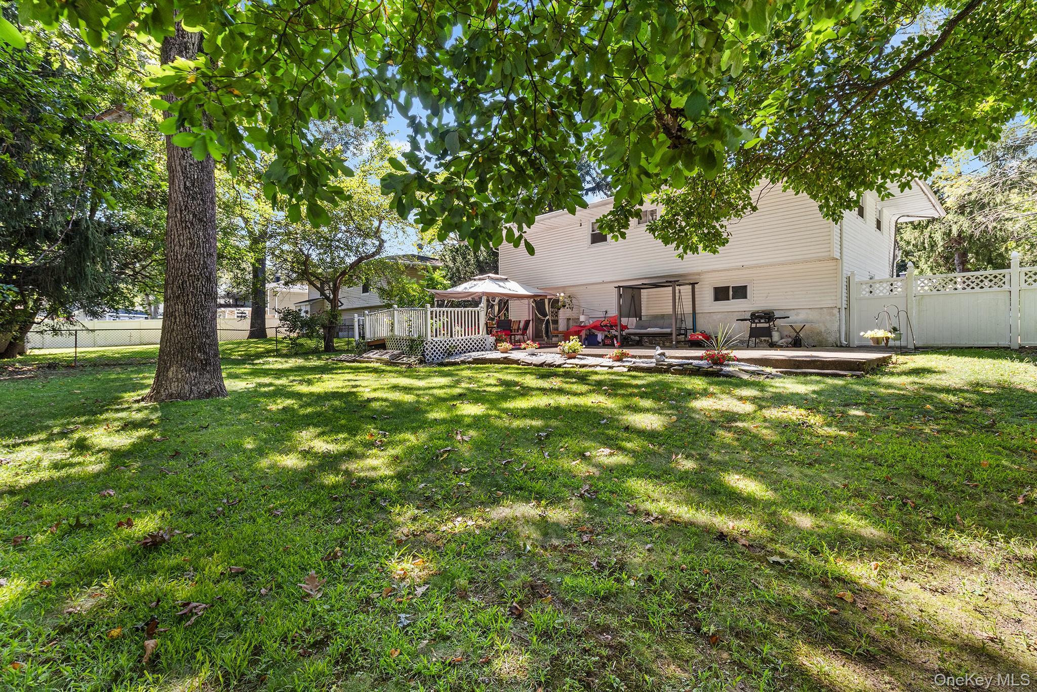 Single Family Holbrook  Suffolk County, NY 11720, MLS-914785-25