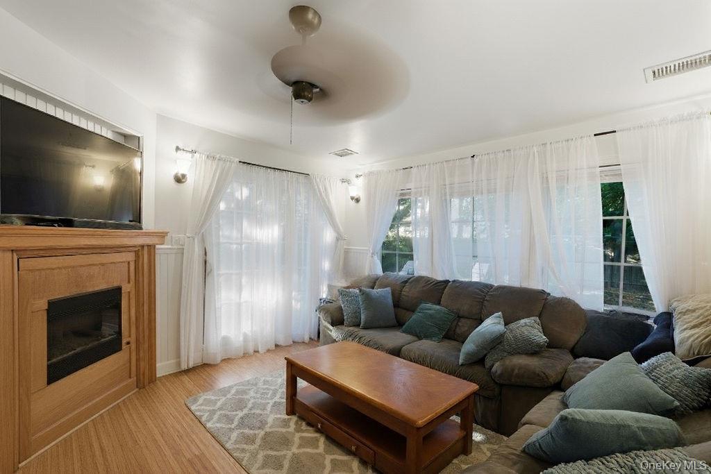 Single Family Liberty Suffolk County, NY 11946, MLS-914839-7