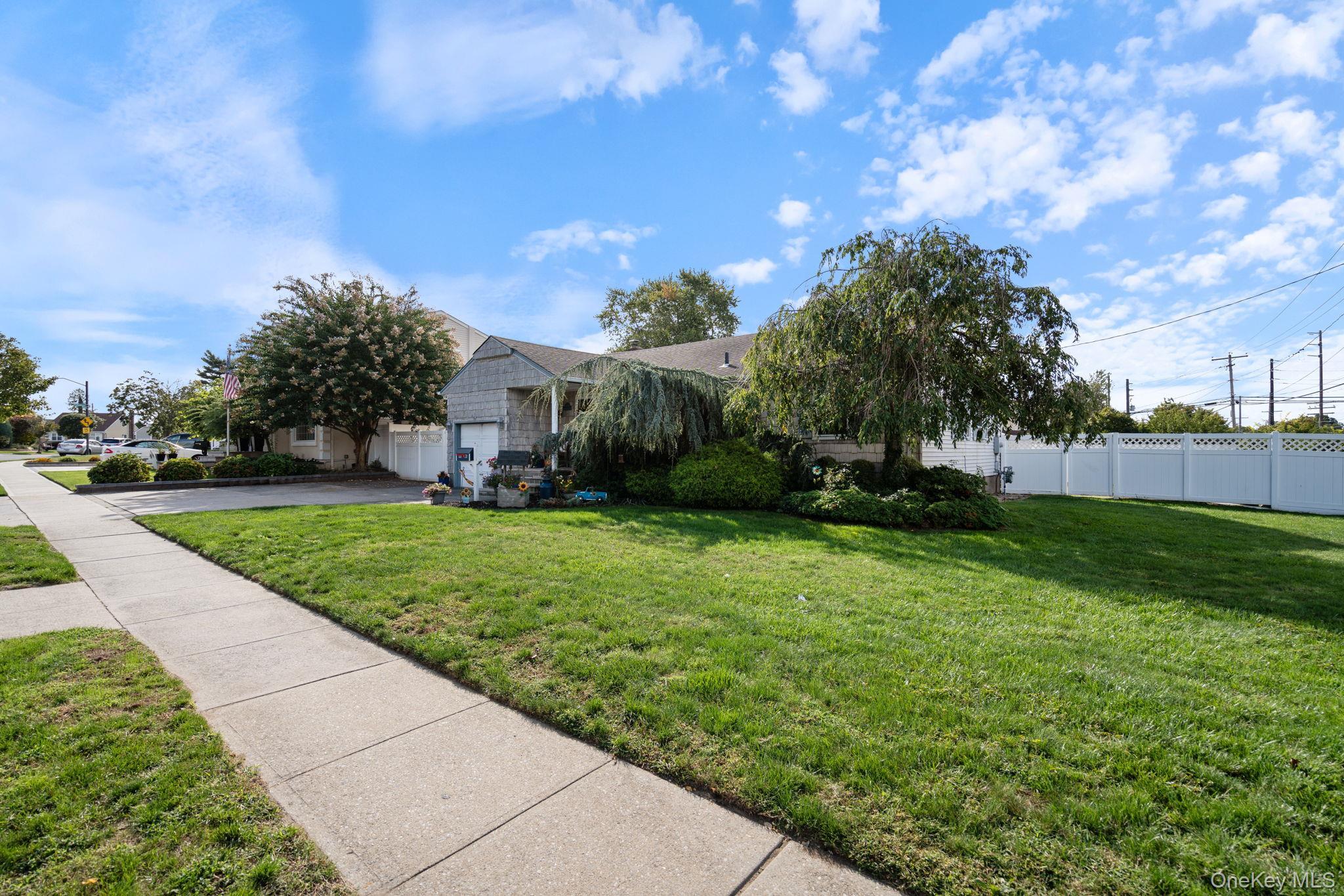 Single Family Thorne  Nassau County, NY 11758, MLS-915091-21