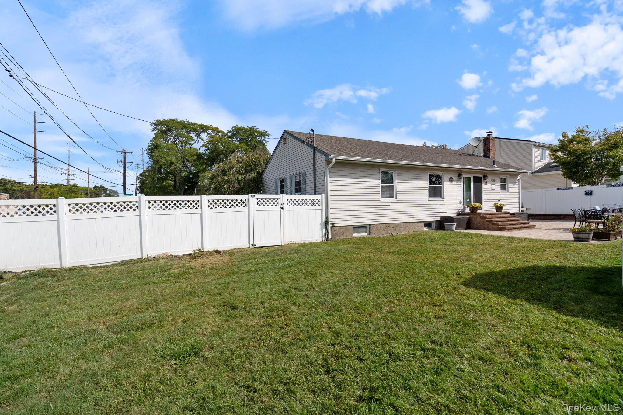 Single Family Thorne  Nassau County, NY 11758, MLS-915091-23