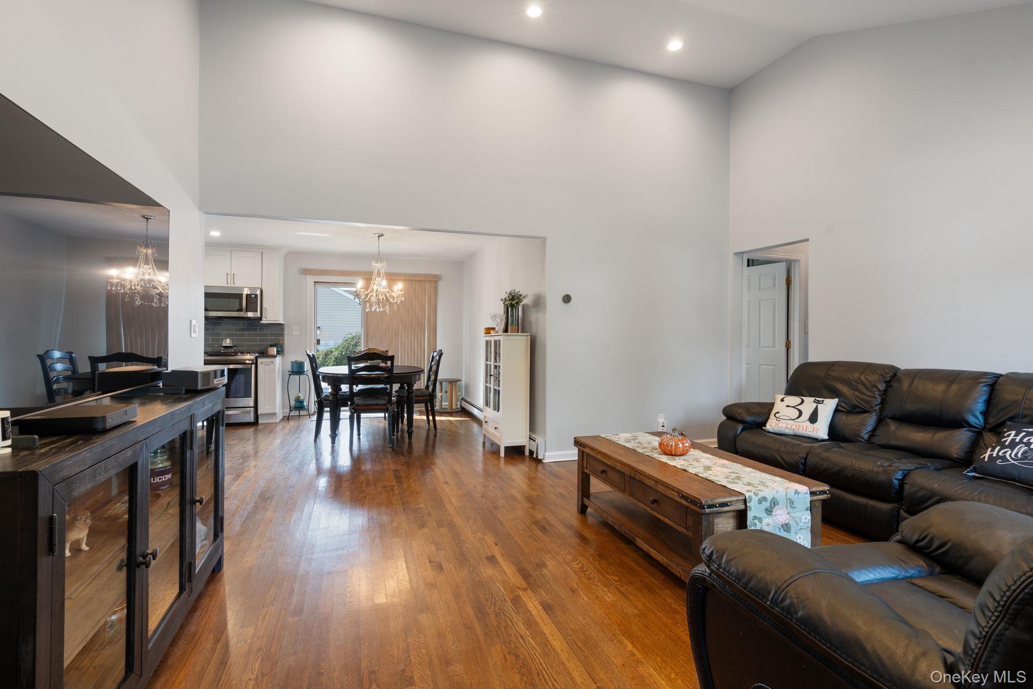 Single Family Thorne  Nassau County, NY 11758, MLS-915091-8