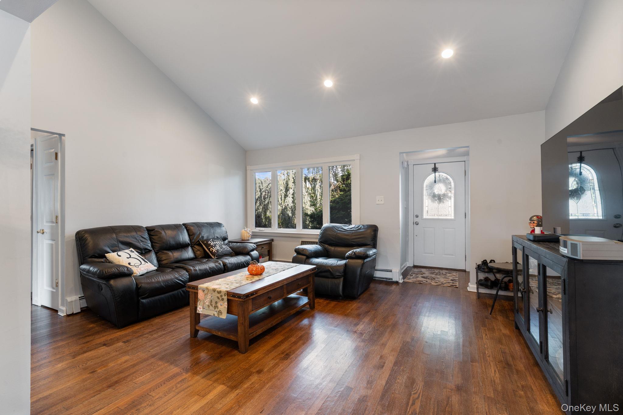 Single Family Thorne  Nassau County, NY 11758, MLS-915091-9