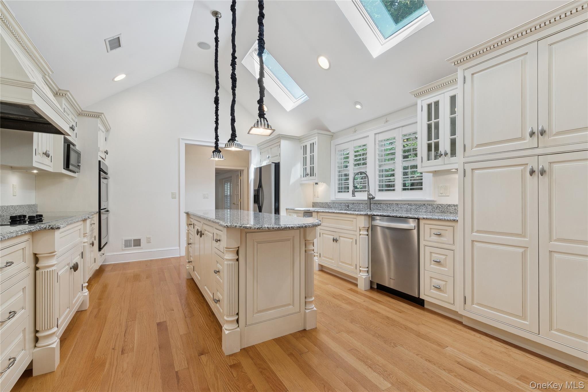 Single Family Main Suffolk County, NY 11978, MLS-915095-15