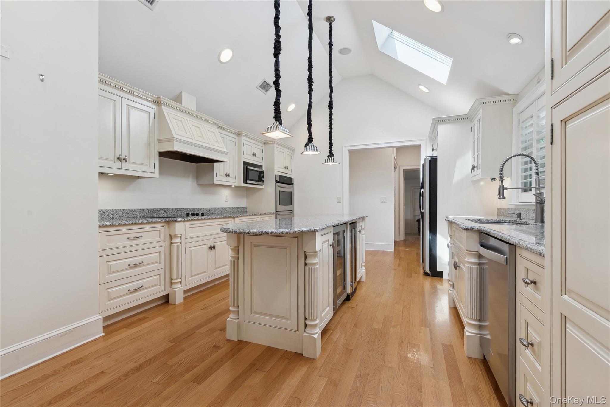 Single Family Main Suffolk County, NY 11978, MLS-915095-16