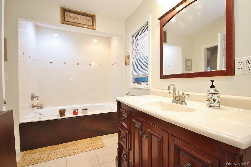 Single Family Richmond  Westchester County, NY 10567, MLS-915096-20