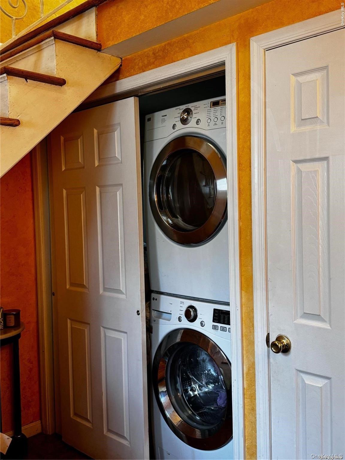 Single Family Deamer  Suffolk County, NY 11746, MLS-915187-21