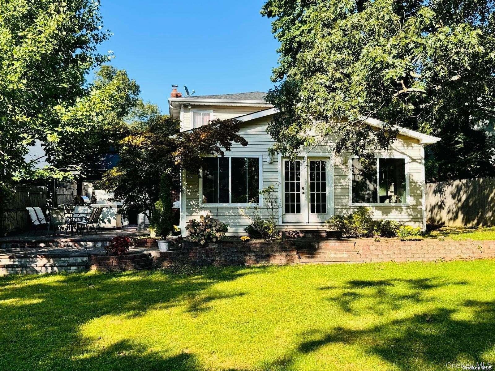 Single Family Deamer  Suffolk County, NY 11746, MLS-915187-23