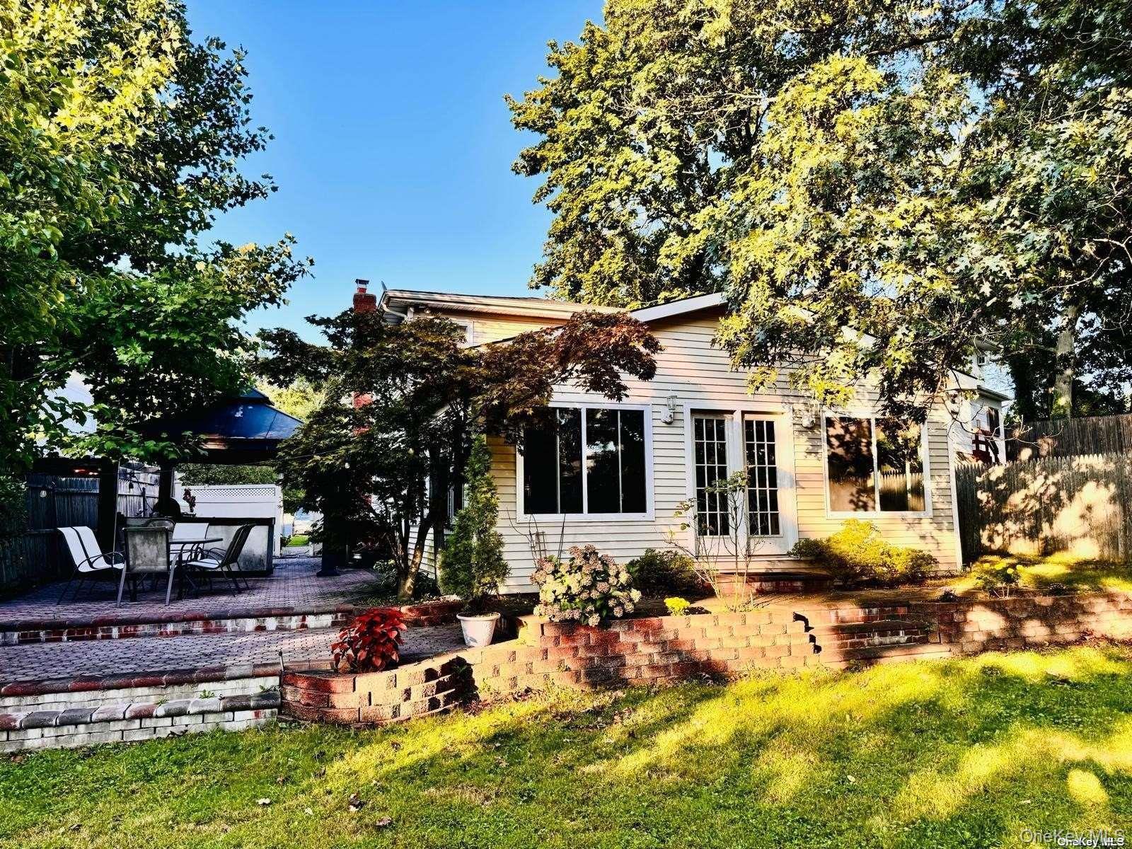 Single Family Deamer  Suffolk County, NY 11746, MLS-915187-24