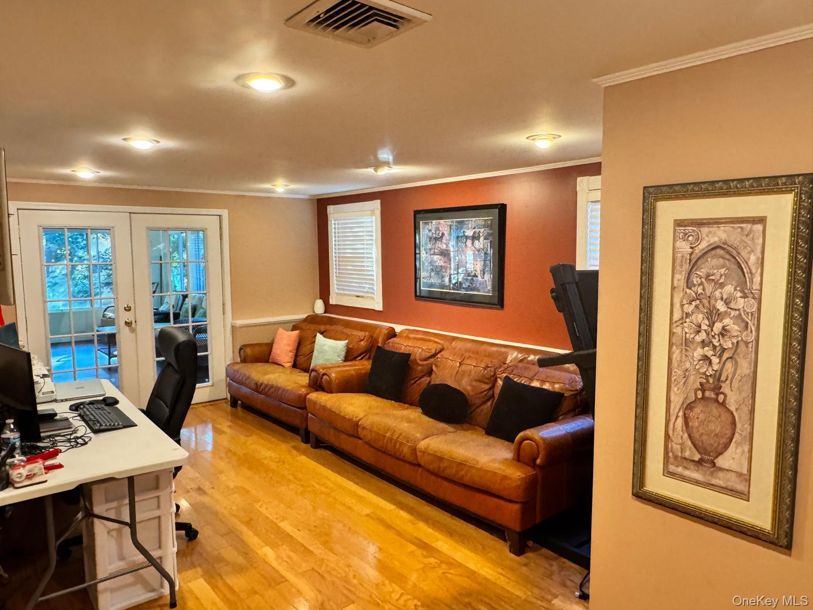 Single Family Deamer  Suffolk County, NY 11746, MLS-915187-25