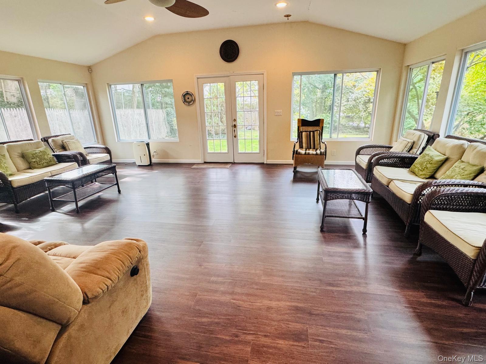 Single Family Deamer  Suffolk County, NY 11746, MLS-915187-28