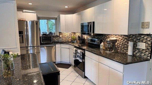 Single Family Deamer  Suffolk County, NY 11746, MLS-915187-3