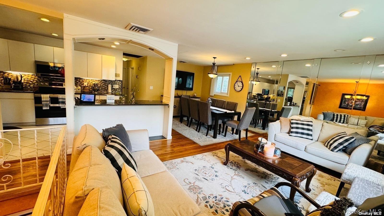 Single Family Deamer  Suffolk County, NY 11746, MLS-915187-8