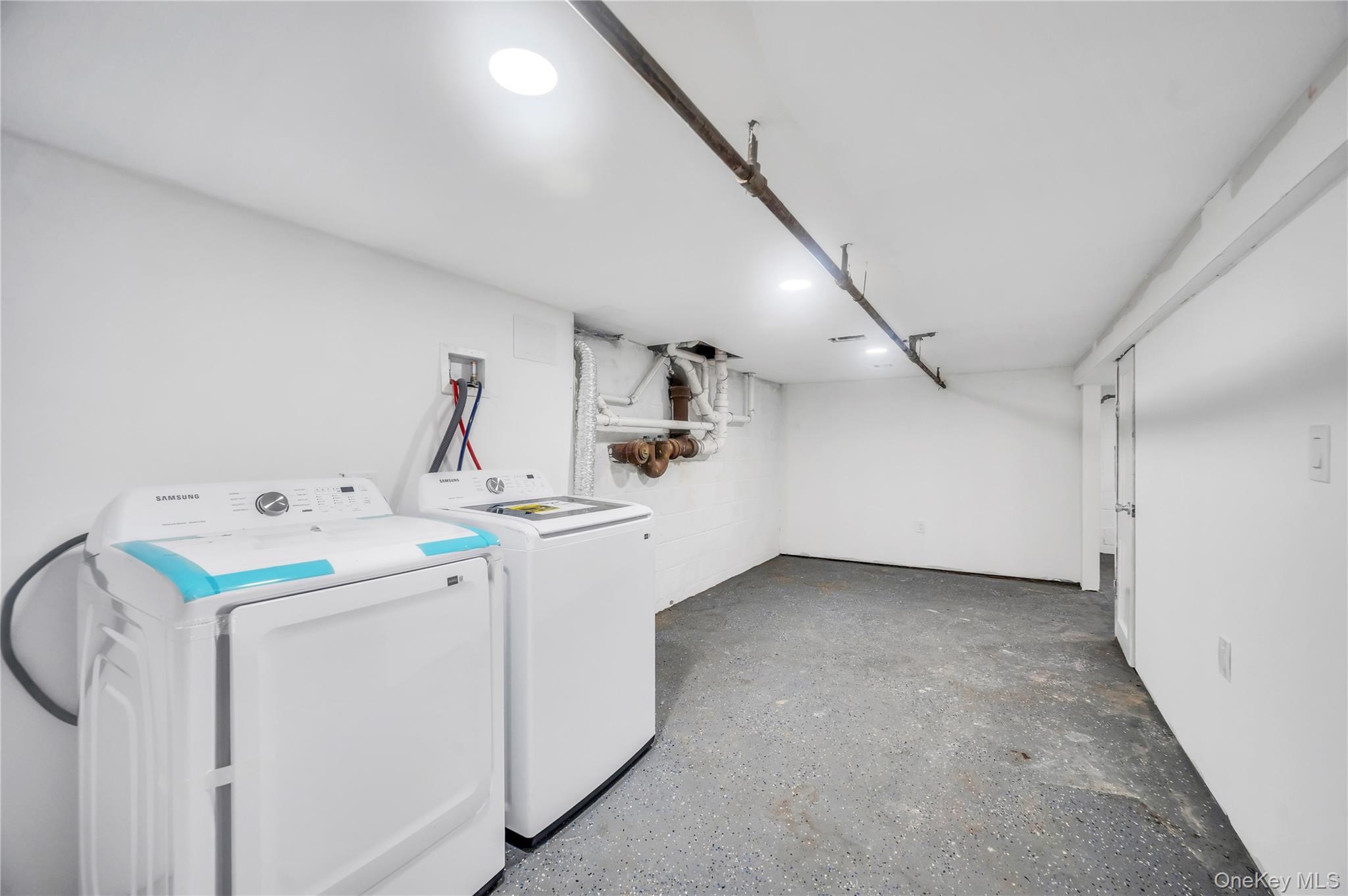 Single Family Pinetree  Suffolk County, NY 11967, MLS-915292-23