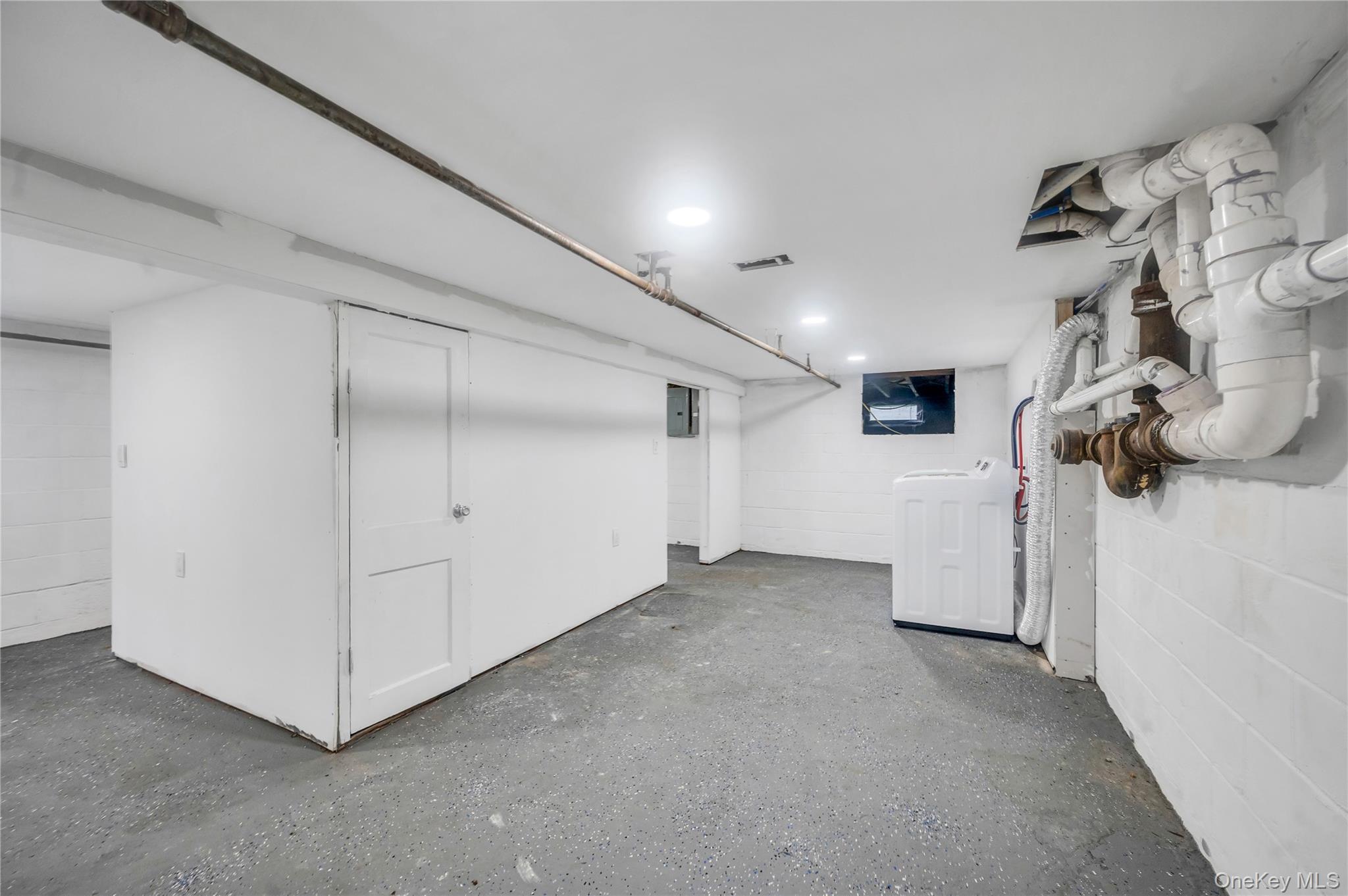 Single Family Pinetree  Suffolk County, NY 11967, MLS-915292-24